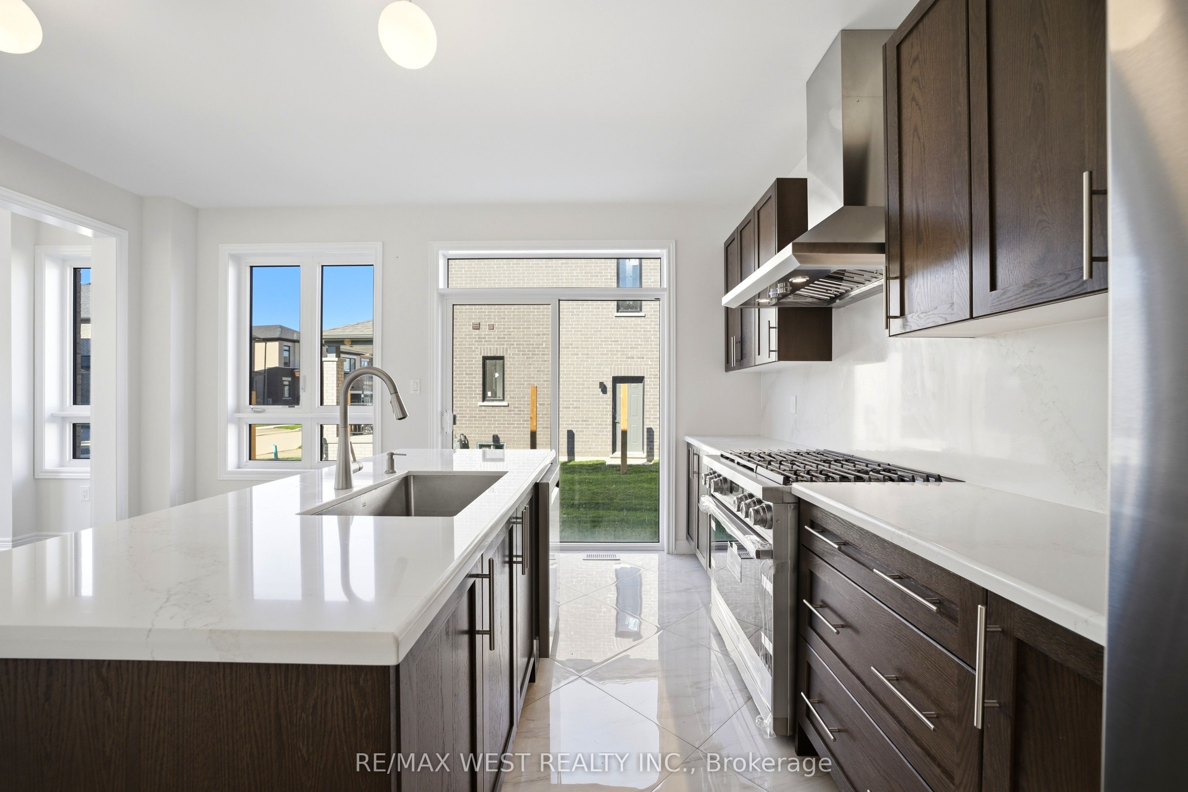 944 Apple Terrace