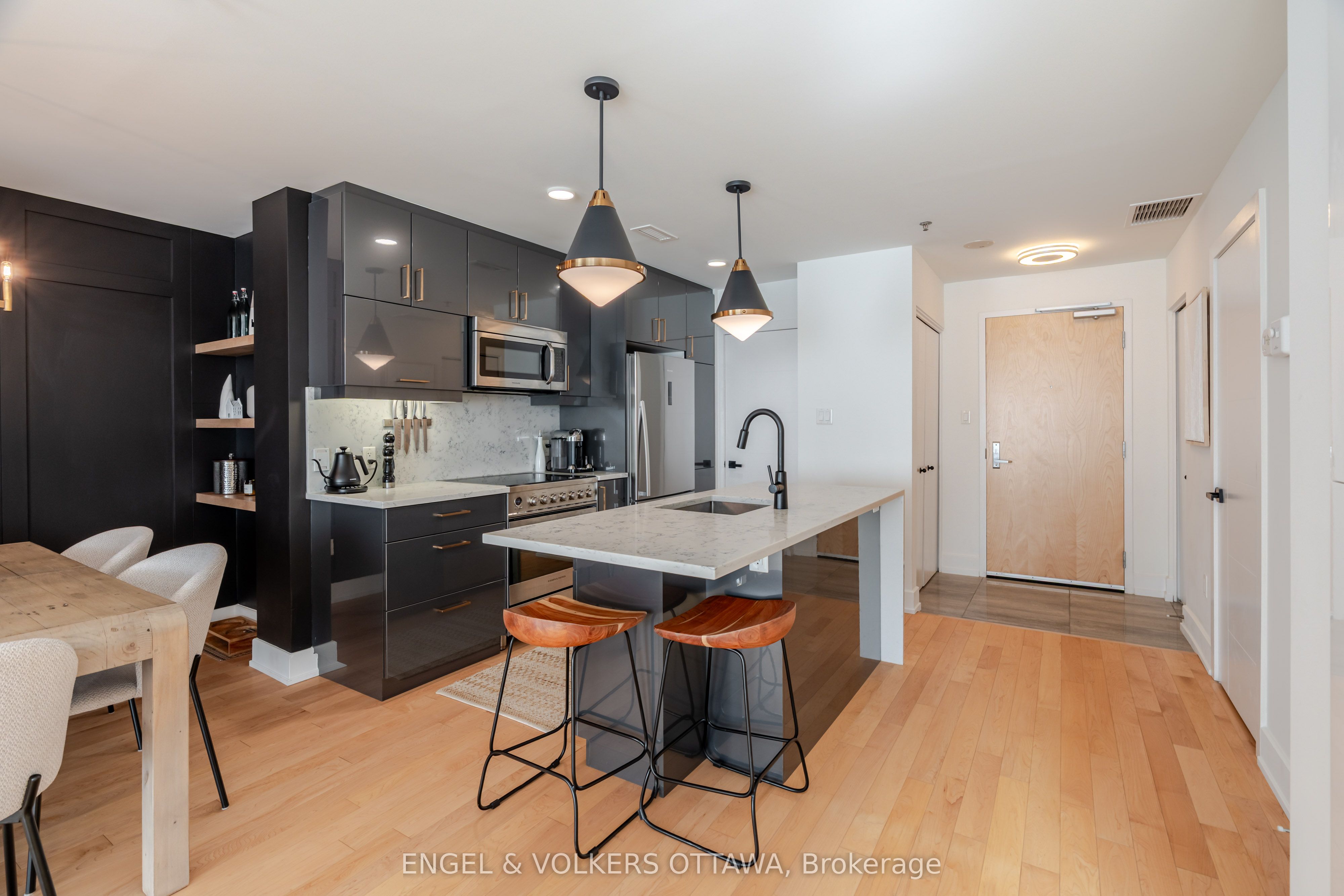 197 Lisgar Street 218