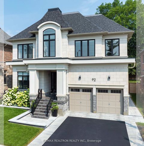 92 Klees Crescent Aurora ON L4G 3W8