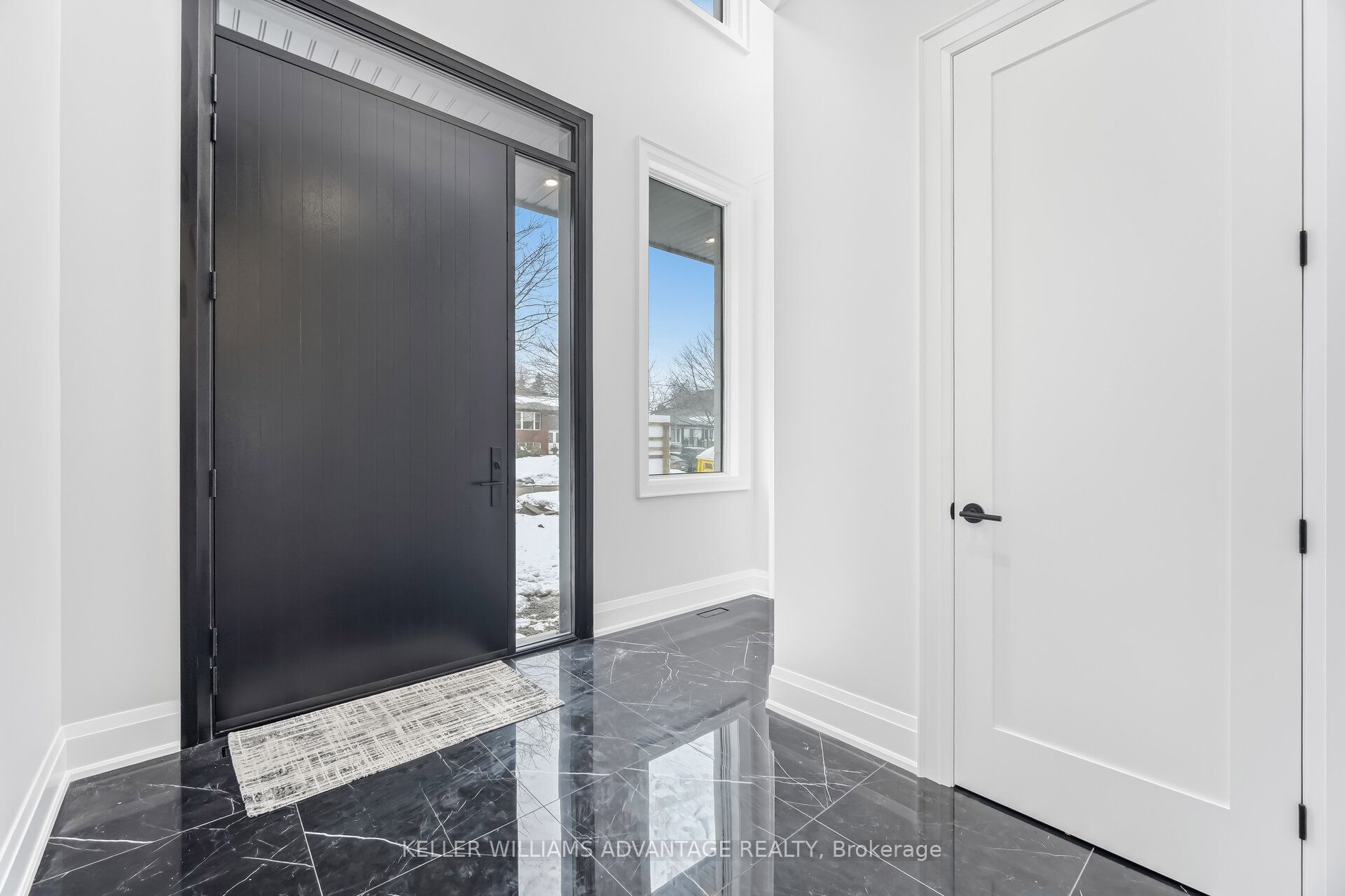 711 Hillview Crescent