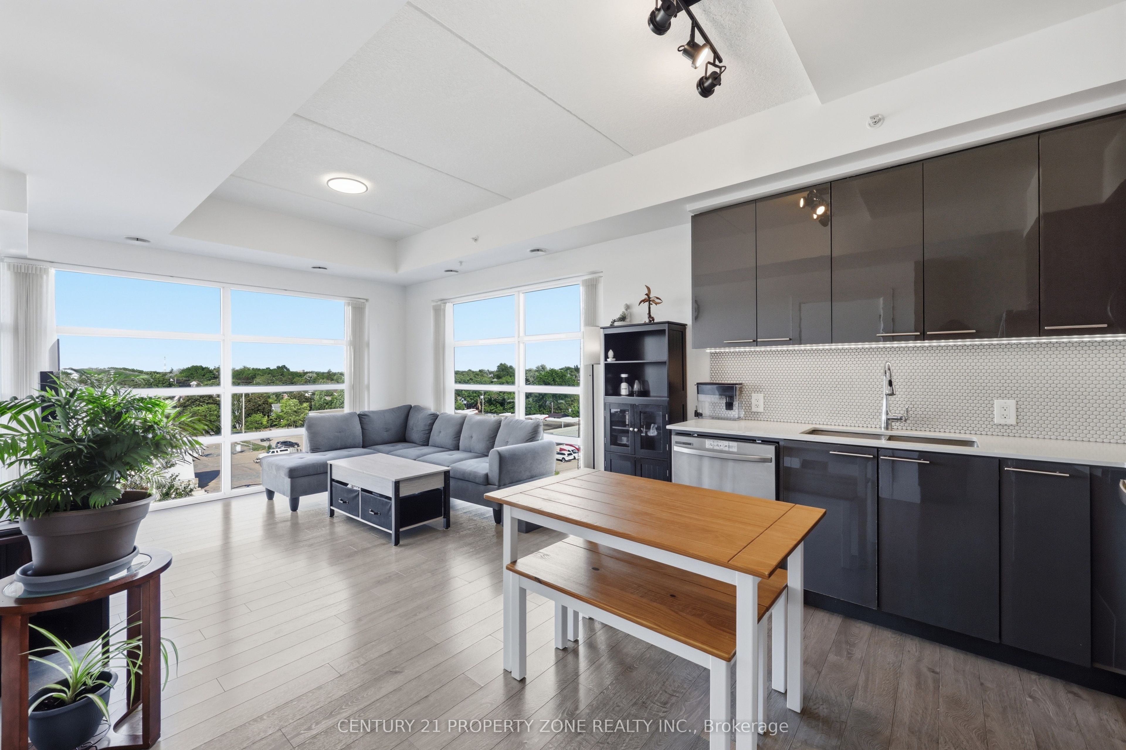 15 Prince Albert Boulevard 516