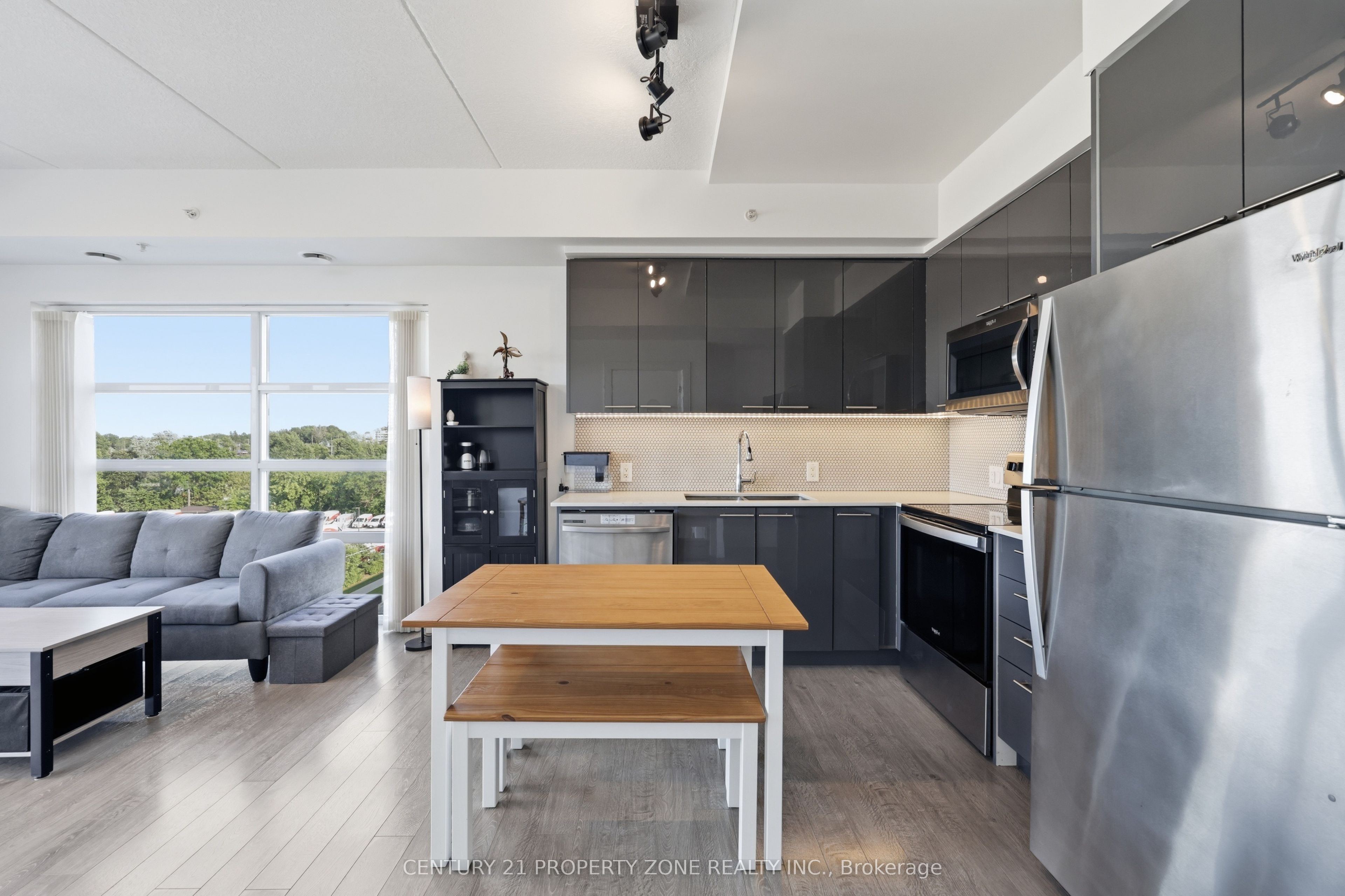 15 Prince Albert Boulevard 516
