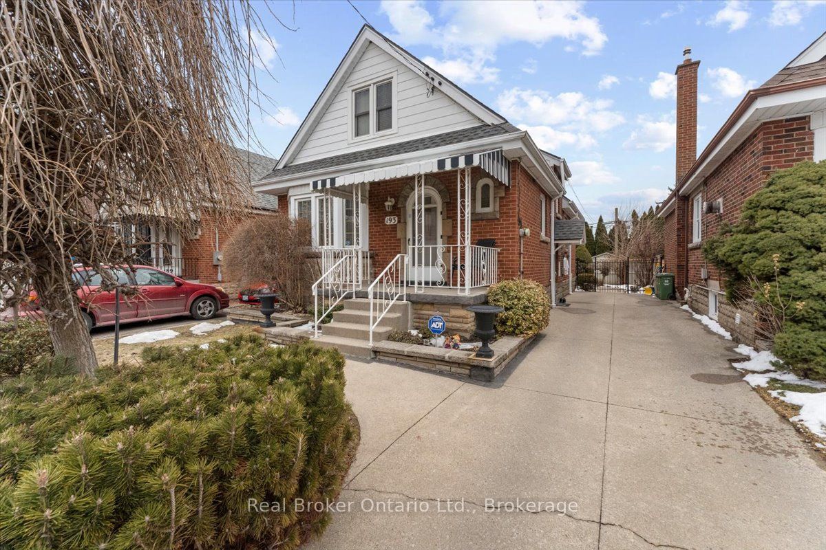 193 Huxley Avenue S