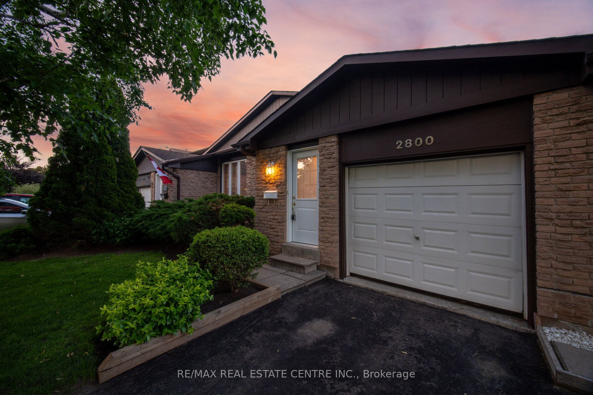 2800 Bucklepost Crescent