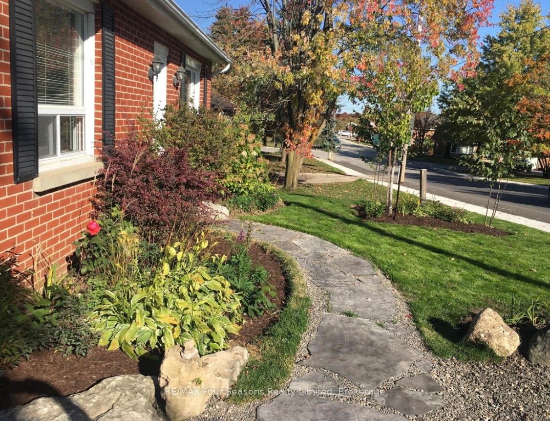 50 Amaranth Street W