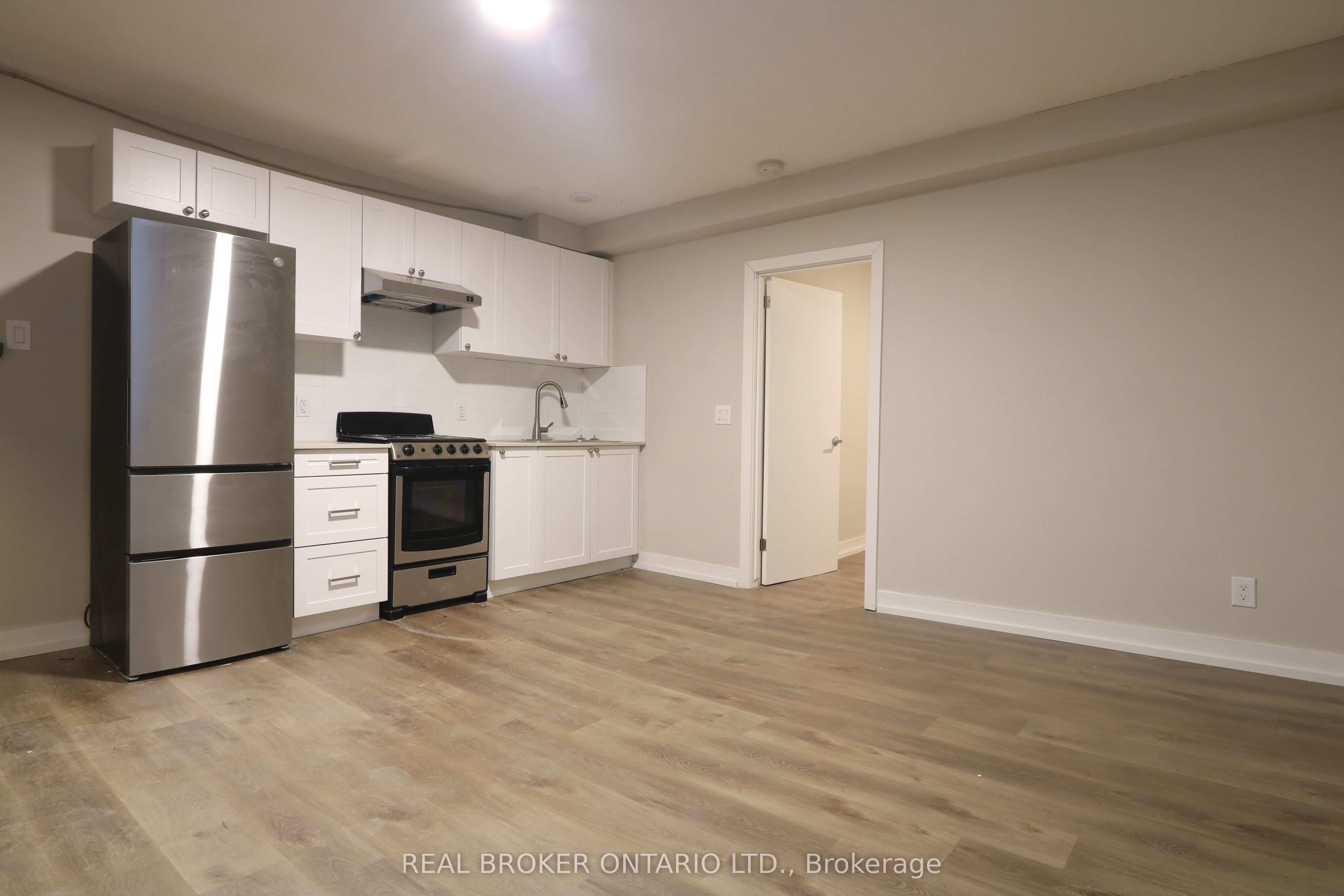 903-909 Main Street E