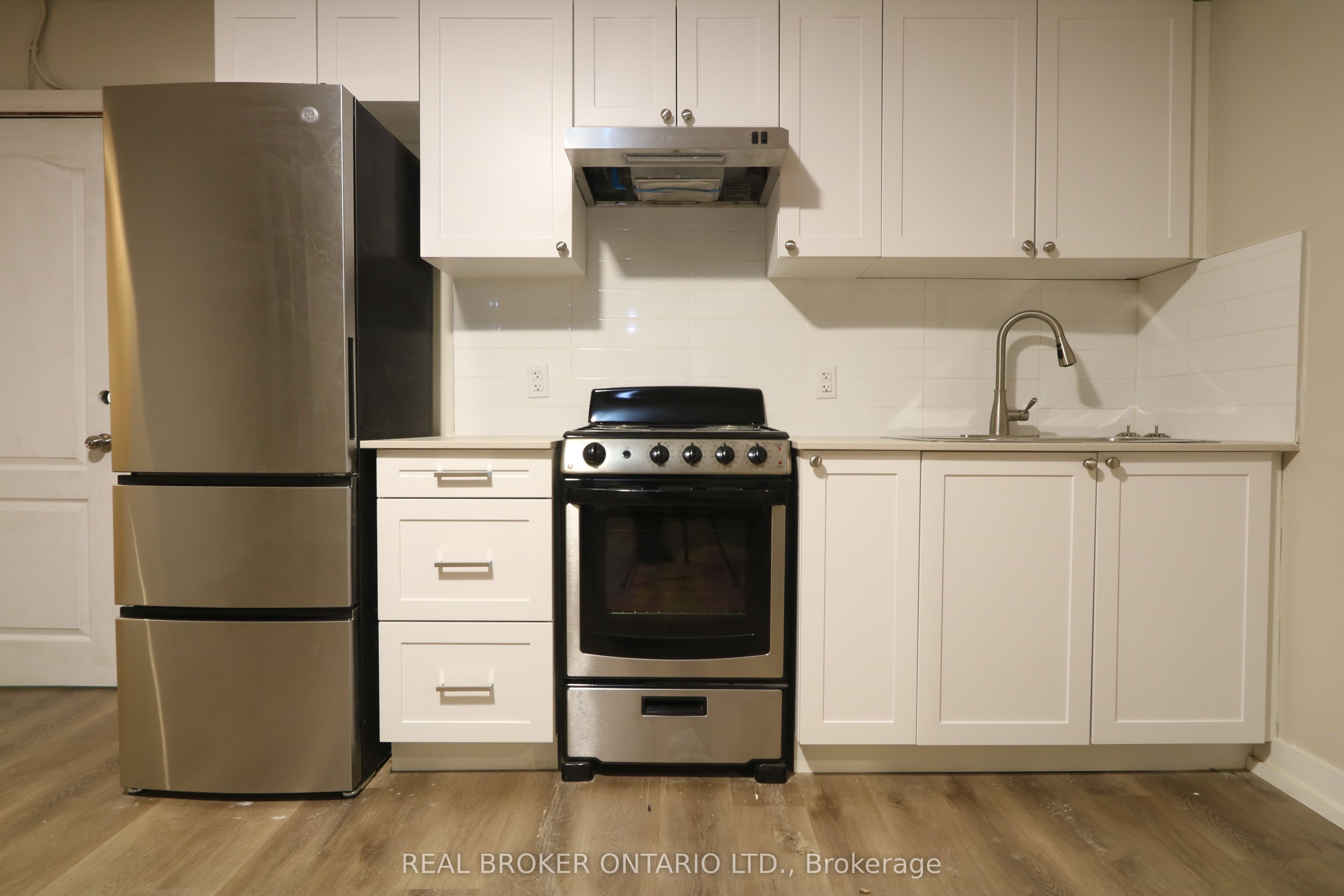 903-909 Main Street E