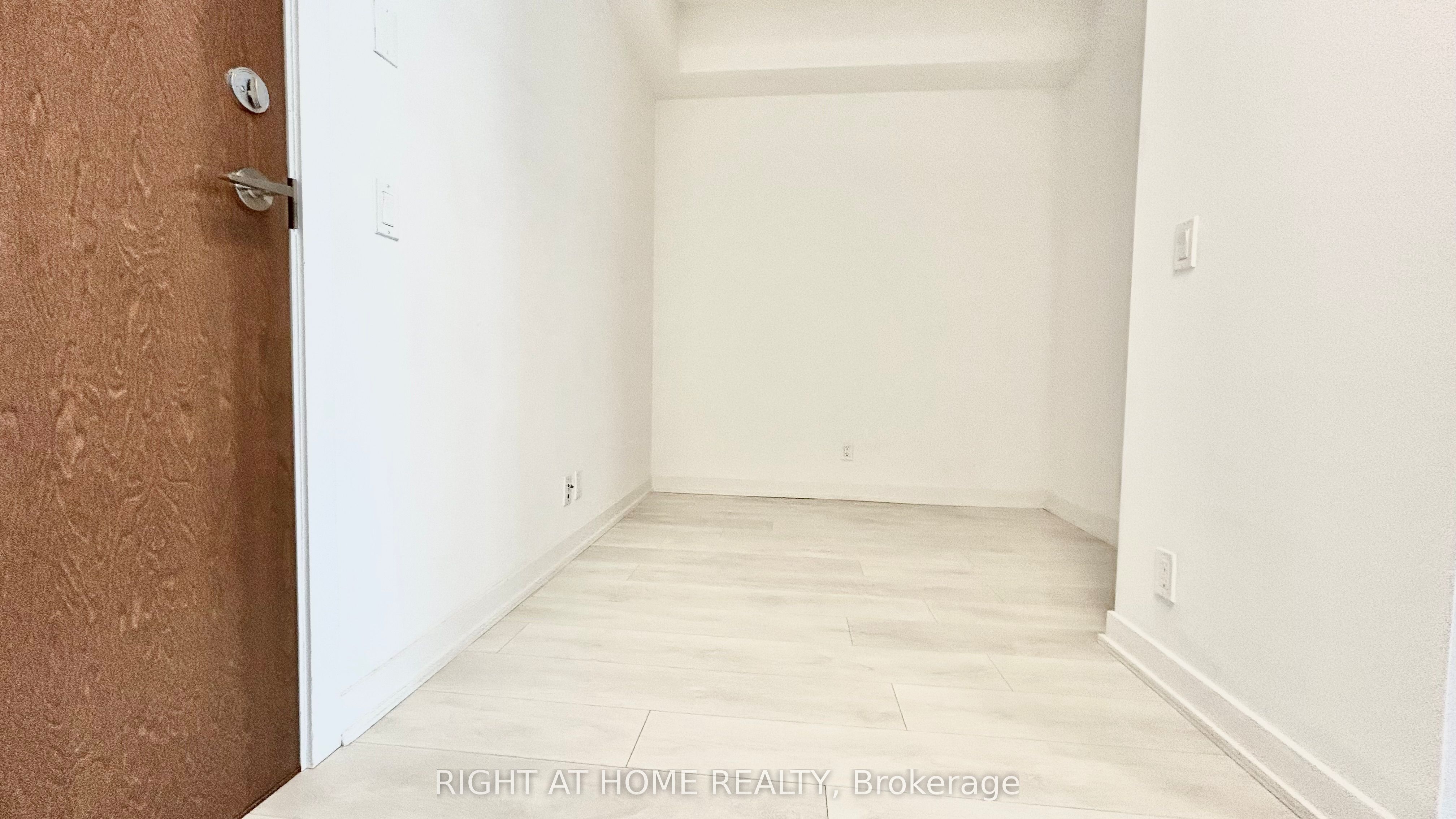 2212 Lake Shore Boulevard W 613