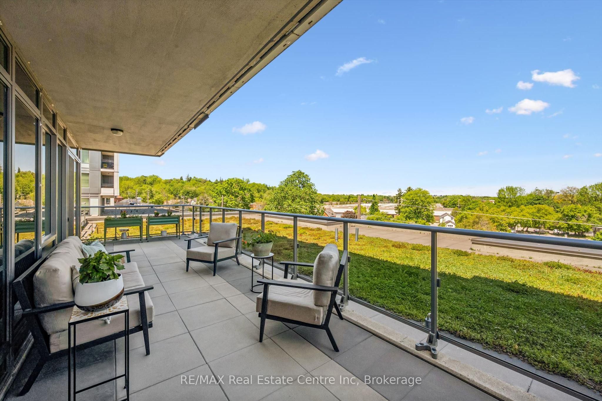 73 Arthur Street S 402