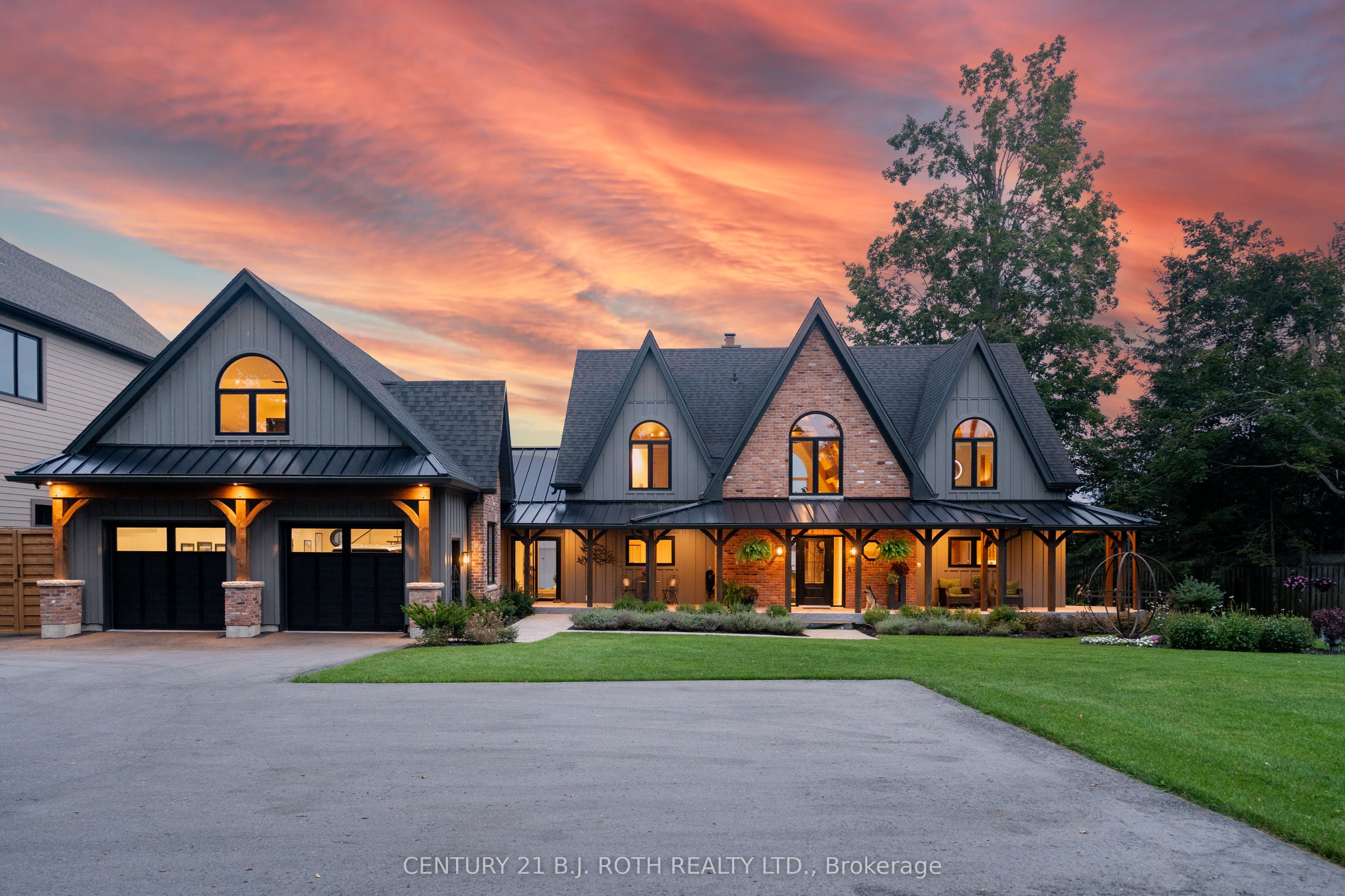 247 Lakeshore Road W