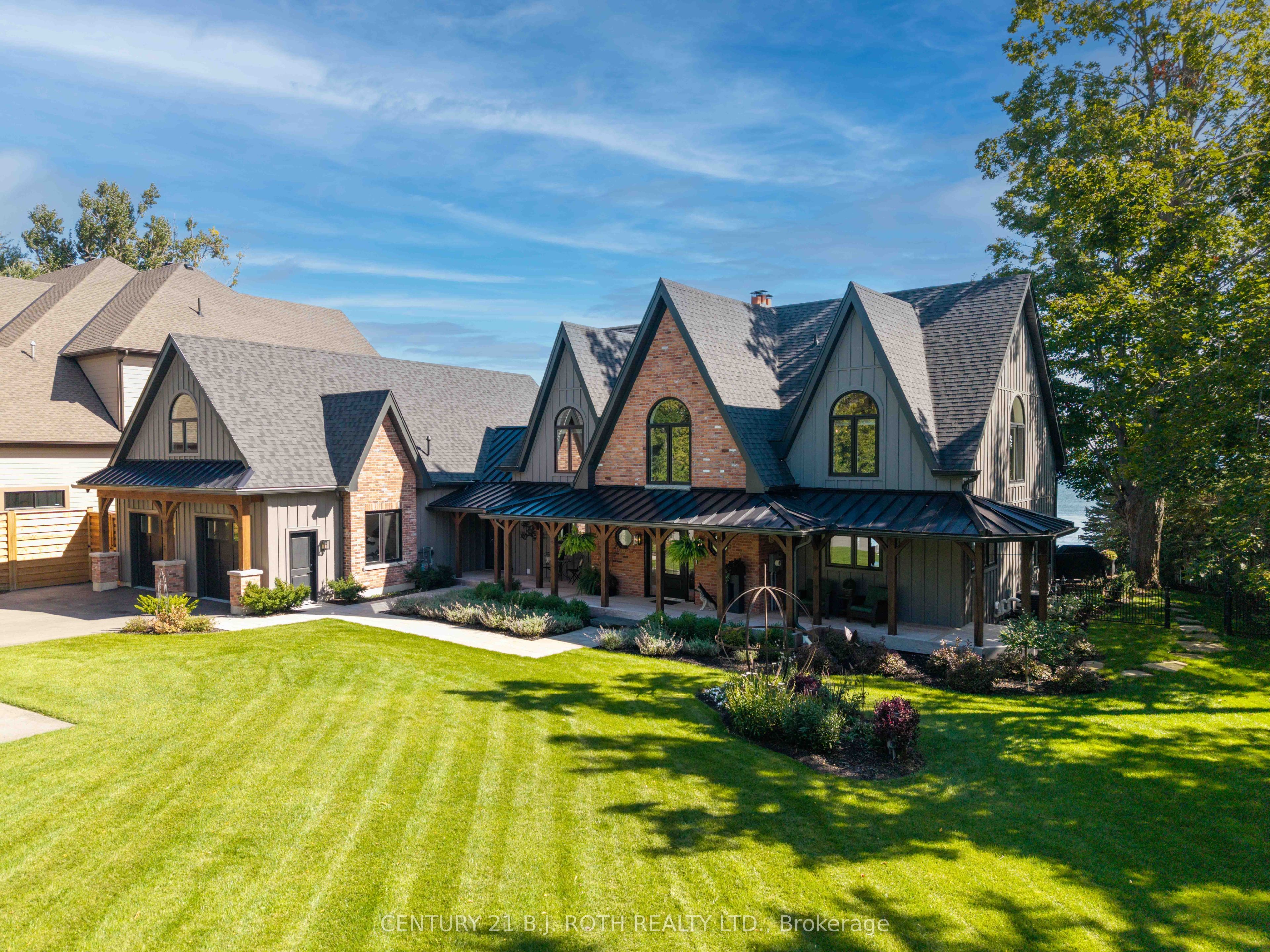 247 Lakeshore Road W