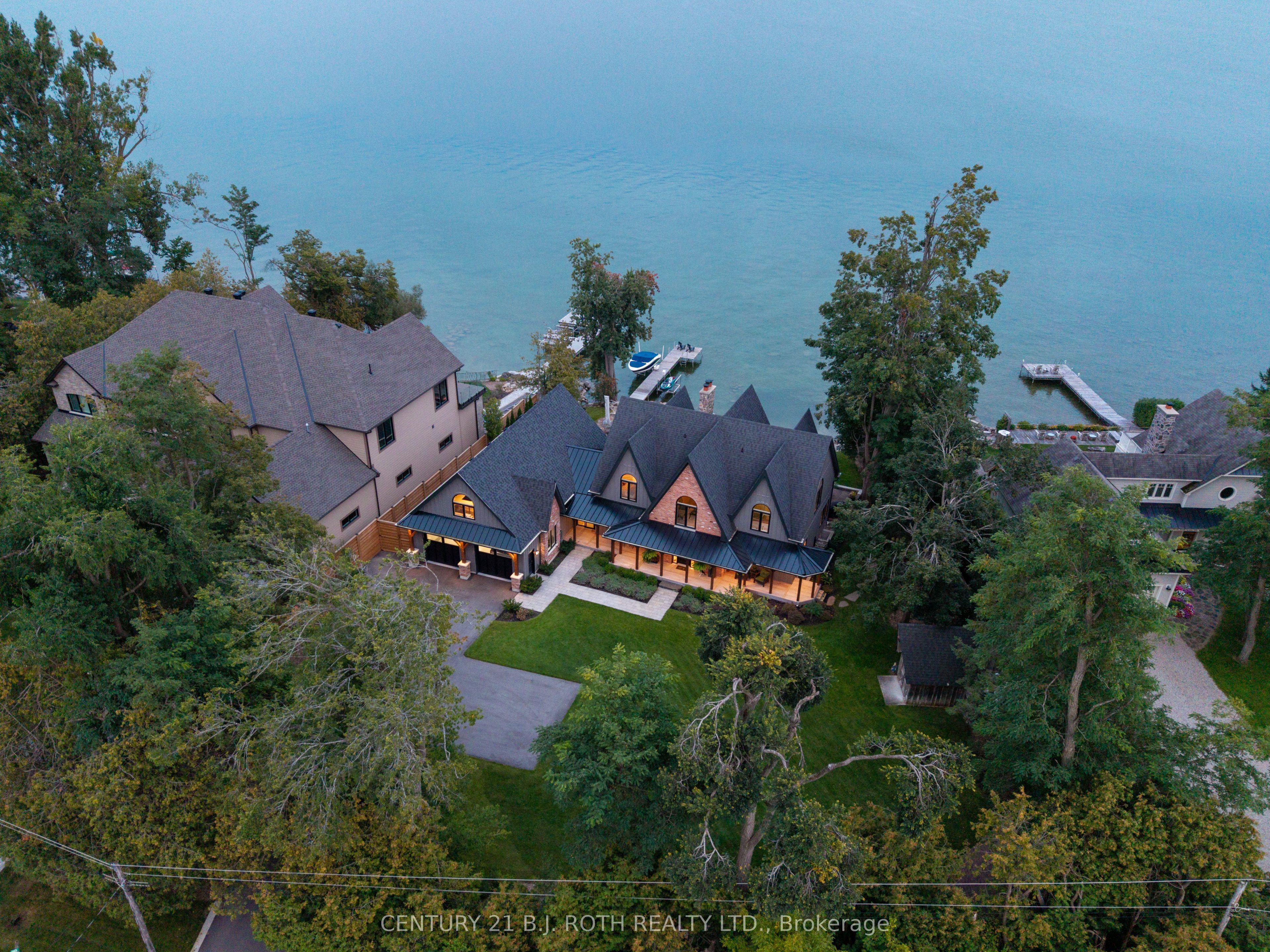 247 Lakeshore Road W