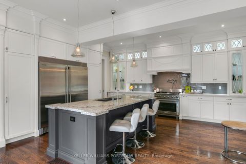 92 Pinetree Way Mississauga ON L5G 2R1