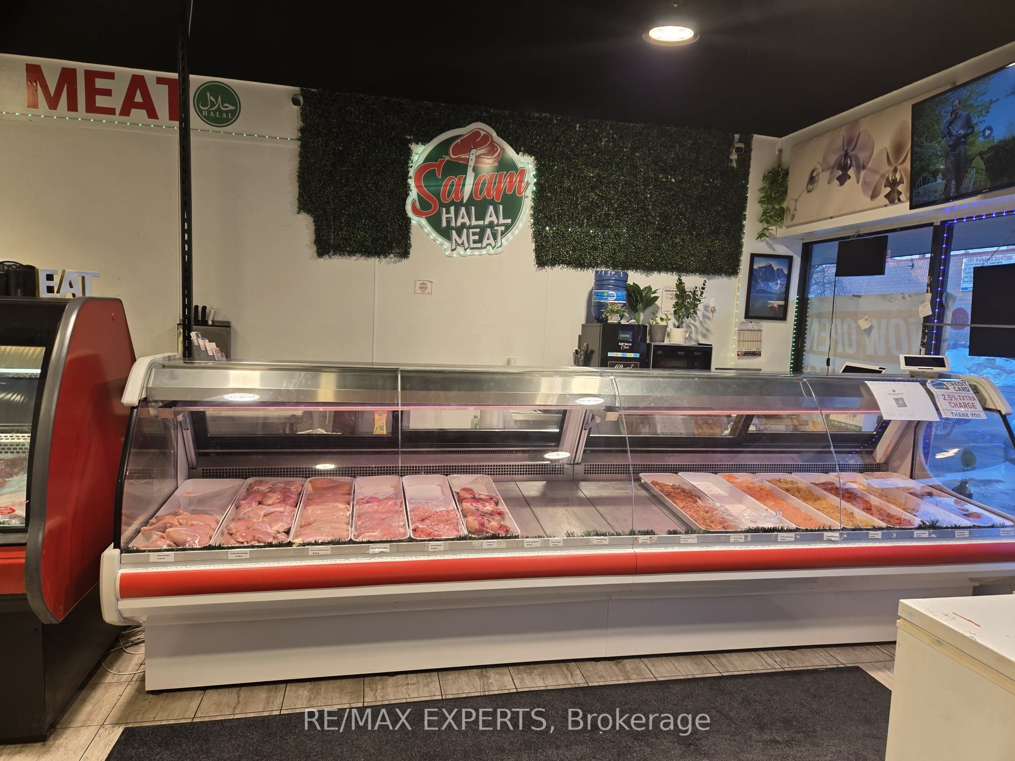 157 dundas street east N/A E 6