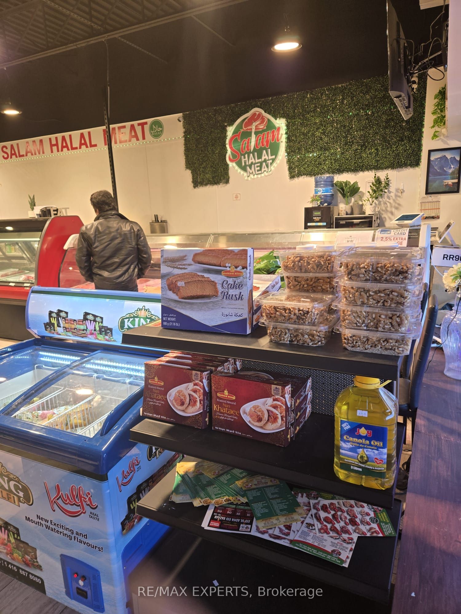 157 dundas street east N/A E 6