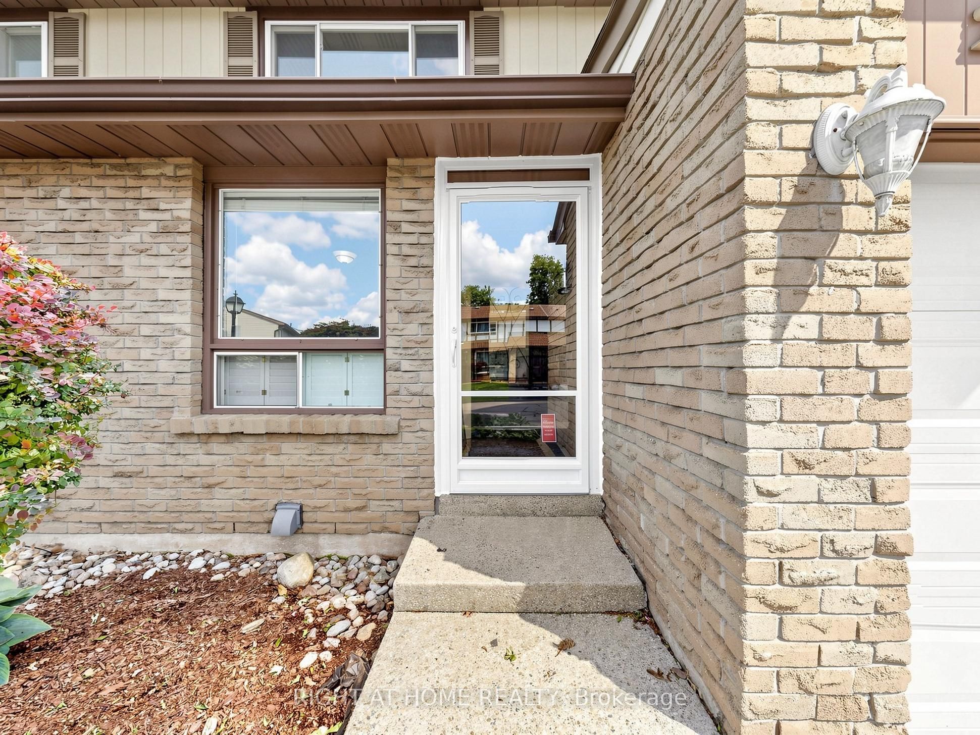 1580 Lancaster Drive 2