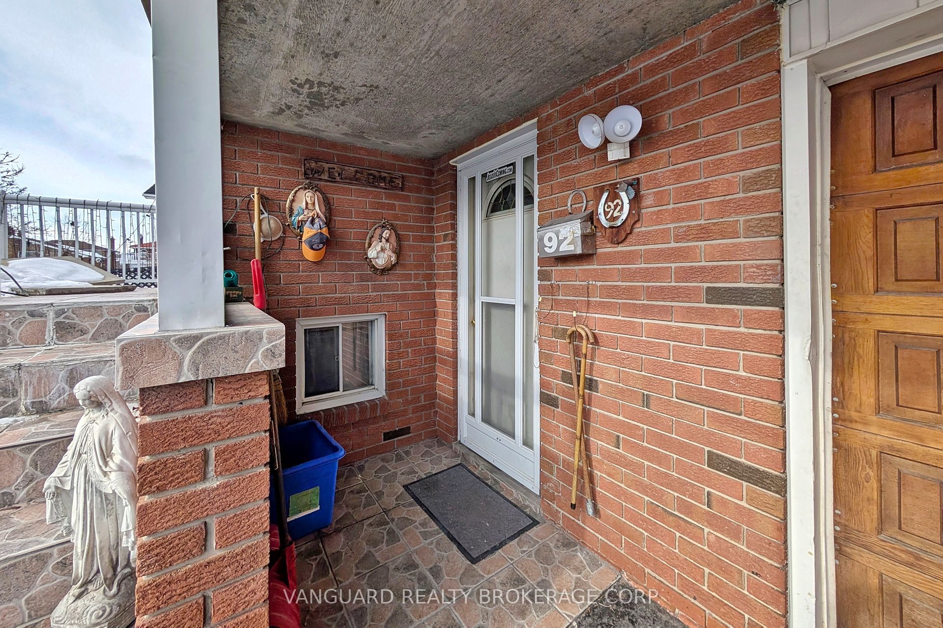 92 Skelton Boulevard