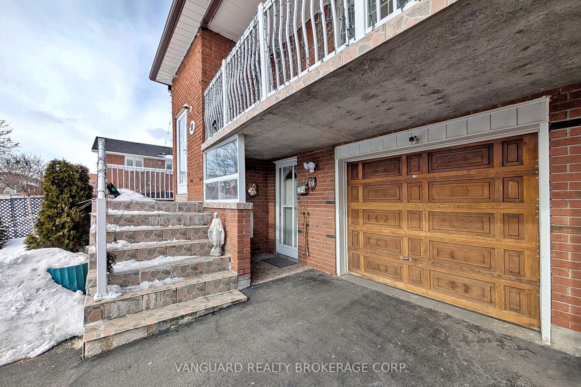 92 Skelton Boulevard