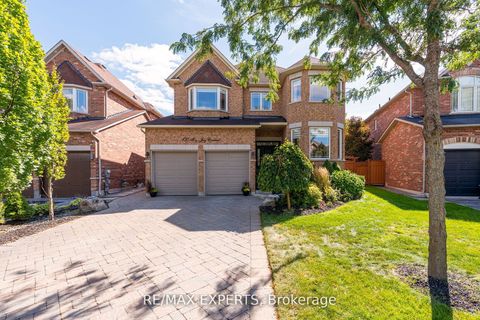 170 Ivy Jay Crescent Aurora ON L4G 0E9