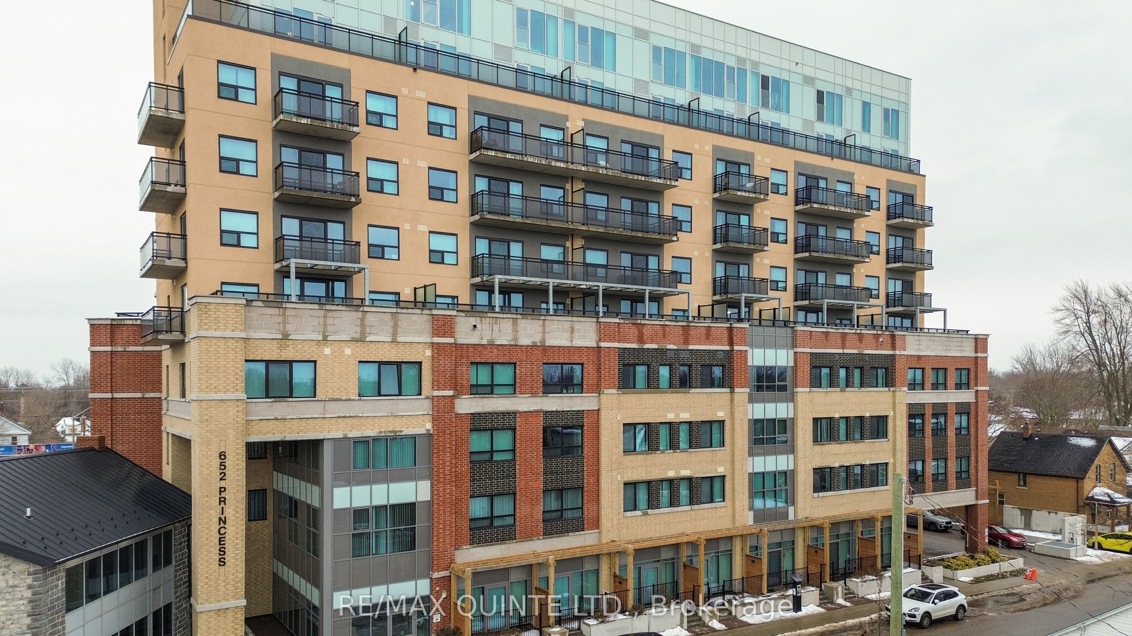 652 Princess Street 336