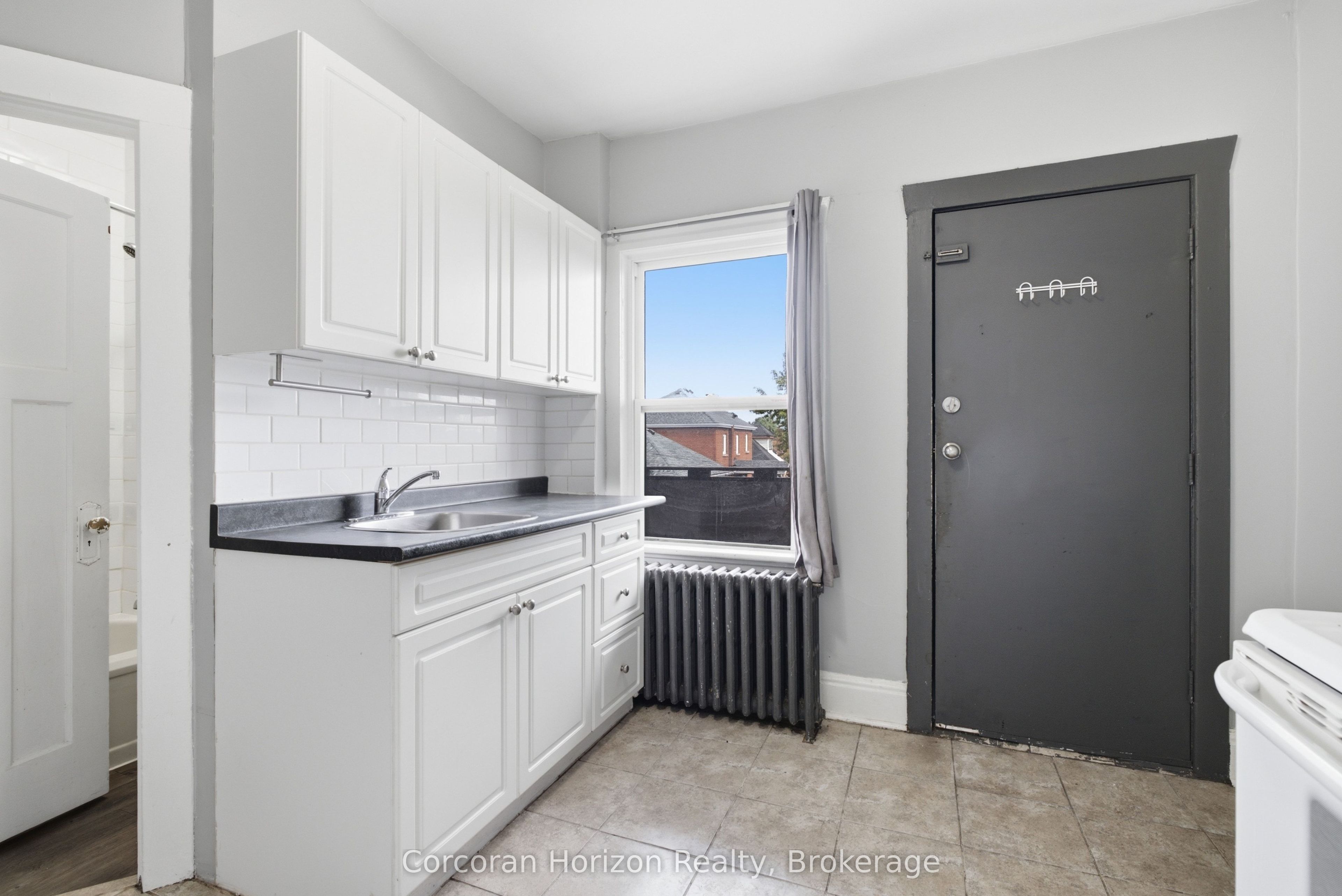 1539-1547 Barton Street E