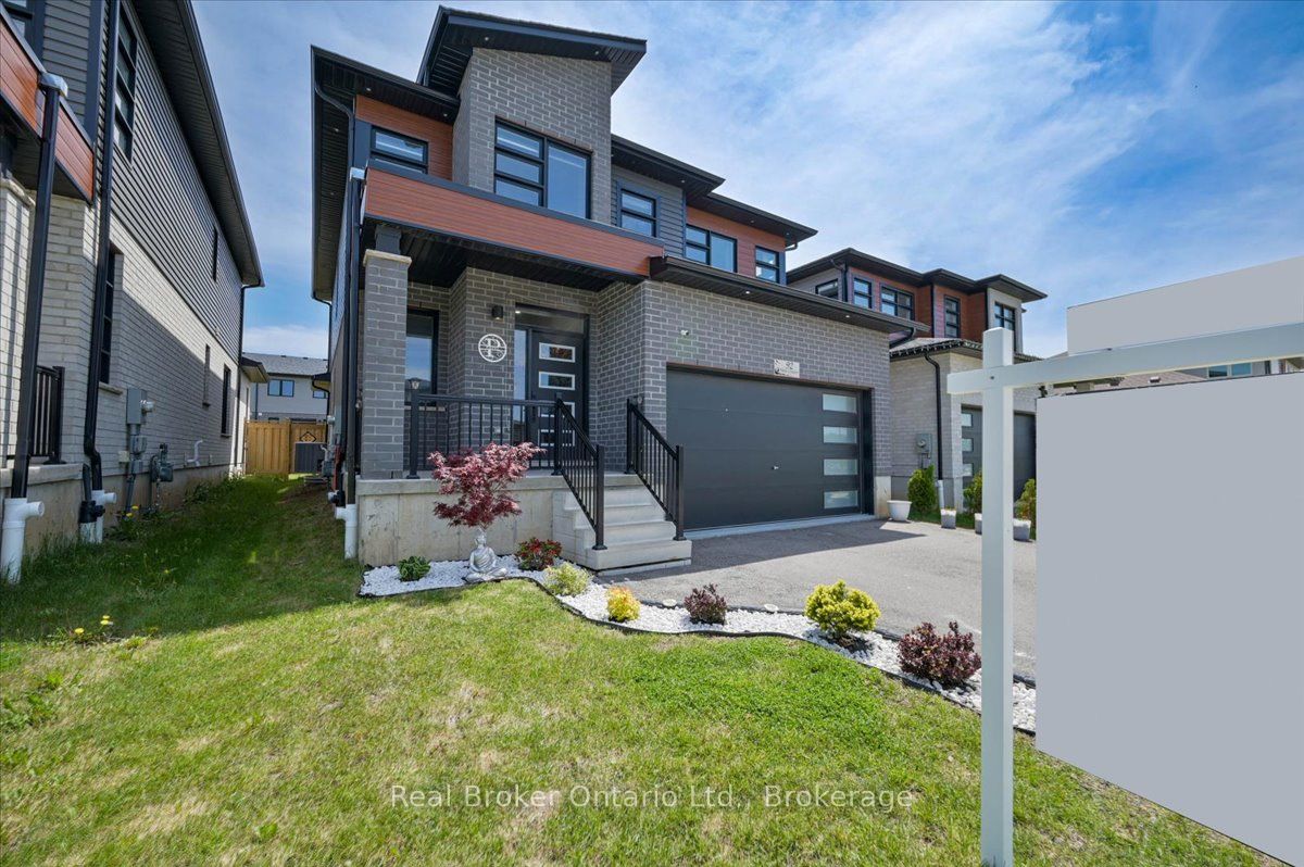 92 Moon Crescent