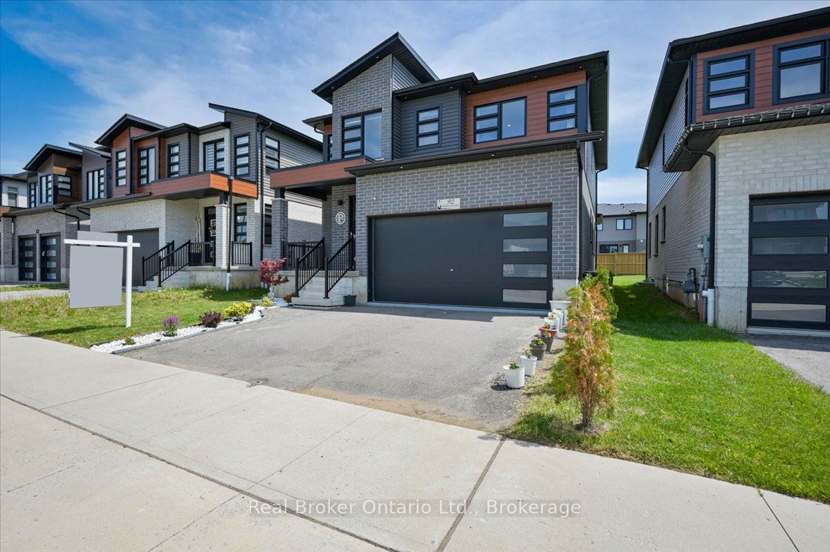 92 Moon Crescent