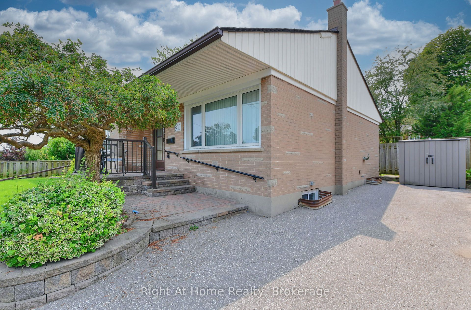 544 Harmony Road S