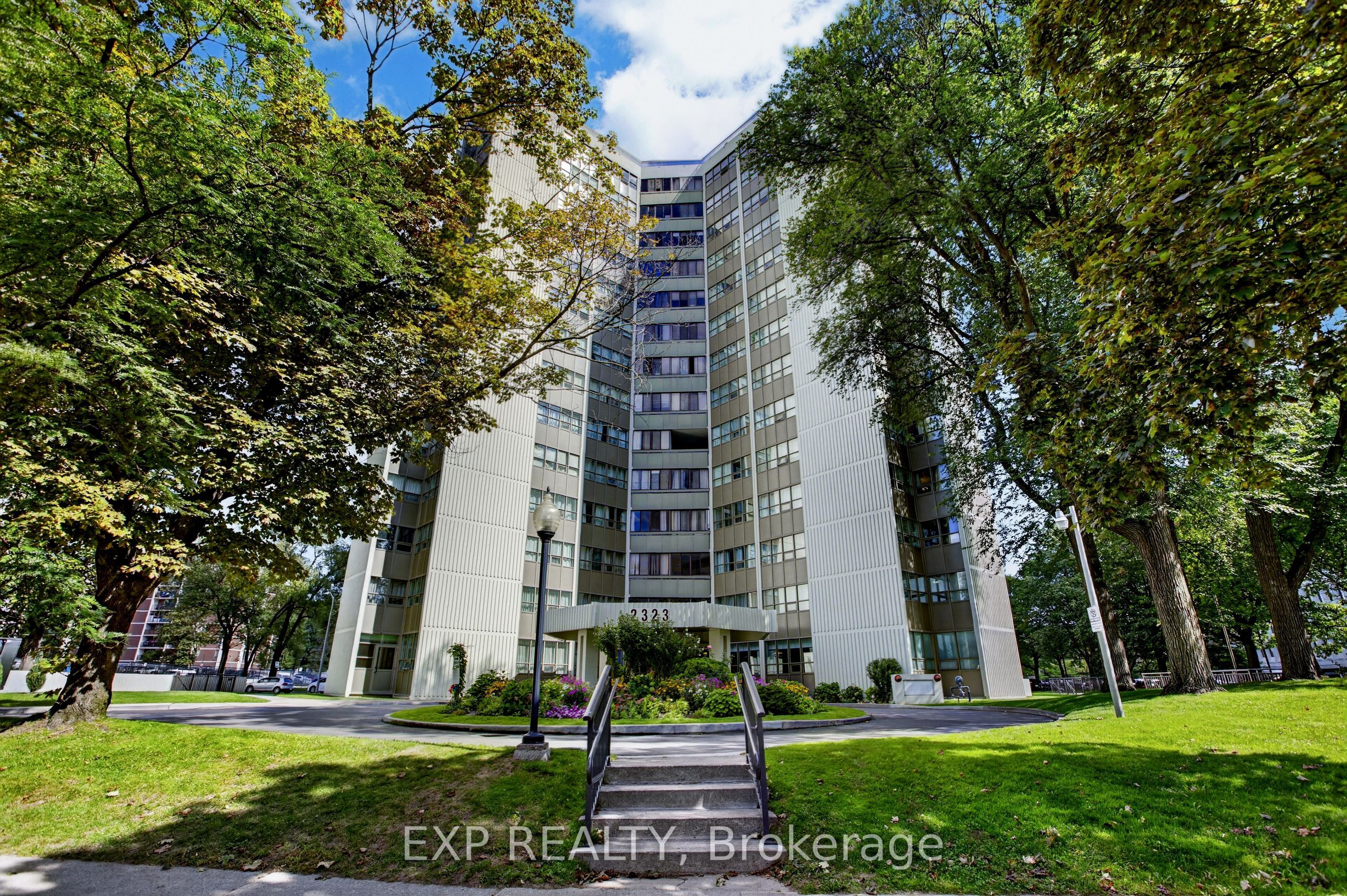 2323 Confederation Parkway 808