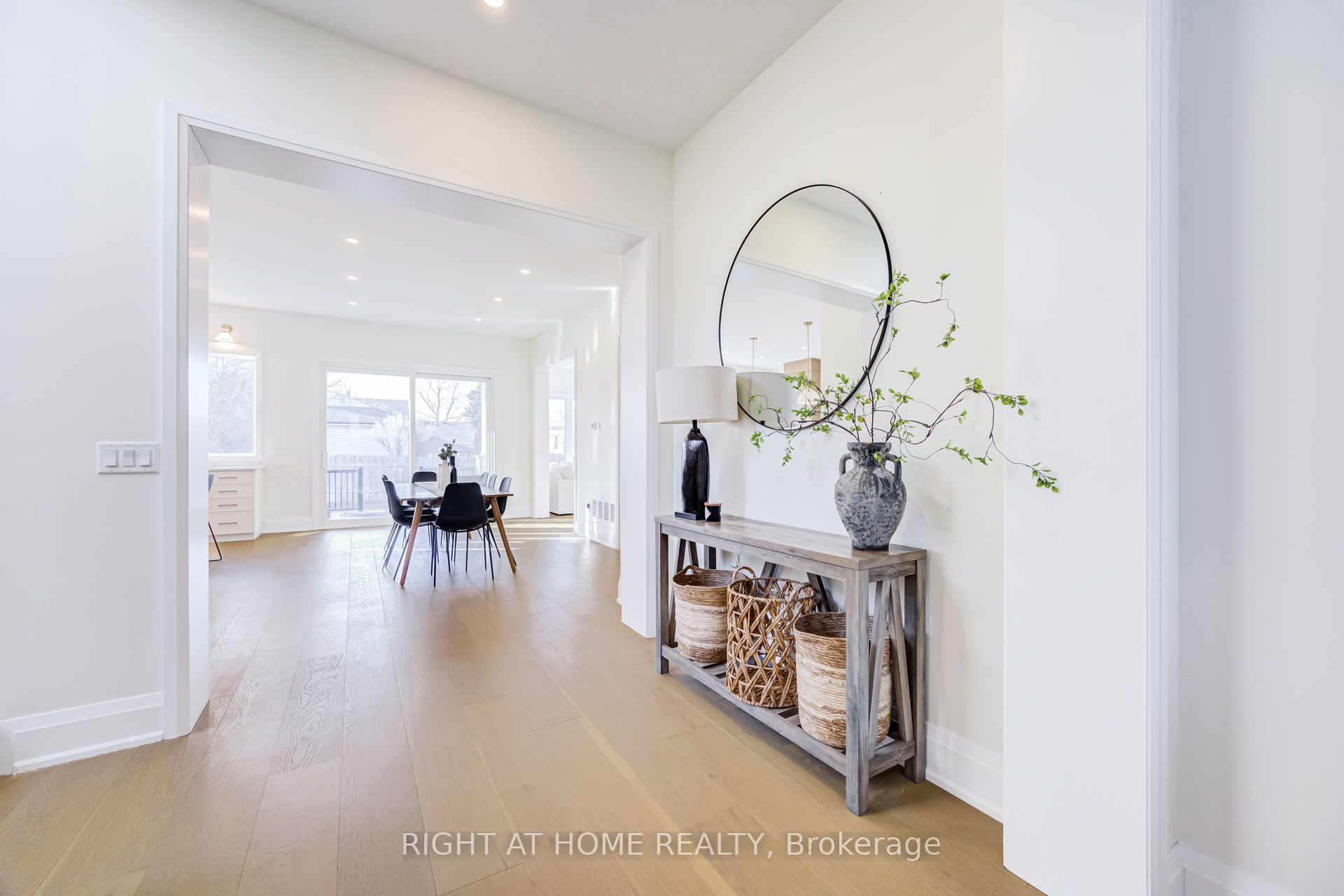 206 Elmwood Crescent