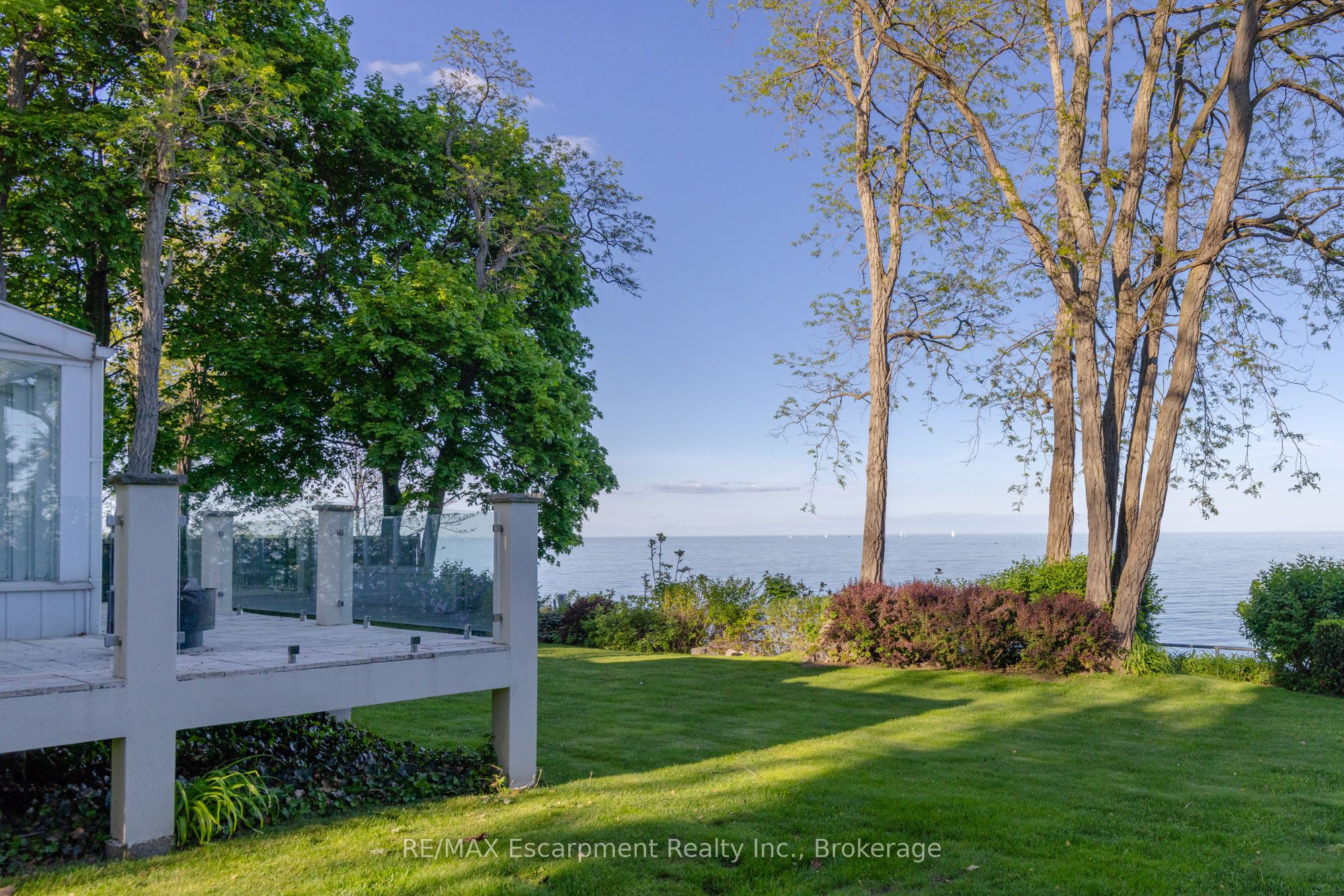 3346 Lakeshore Road W