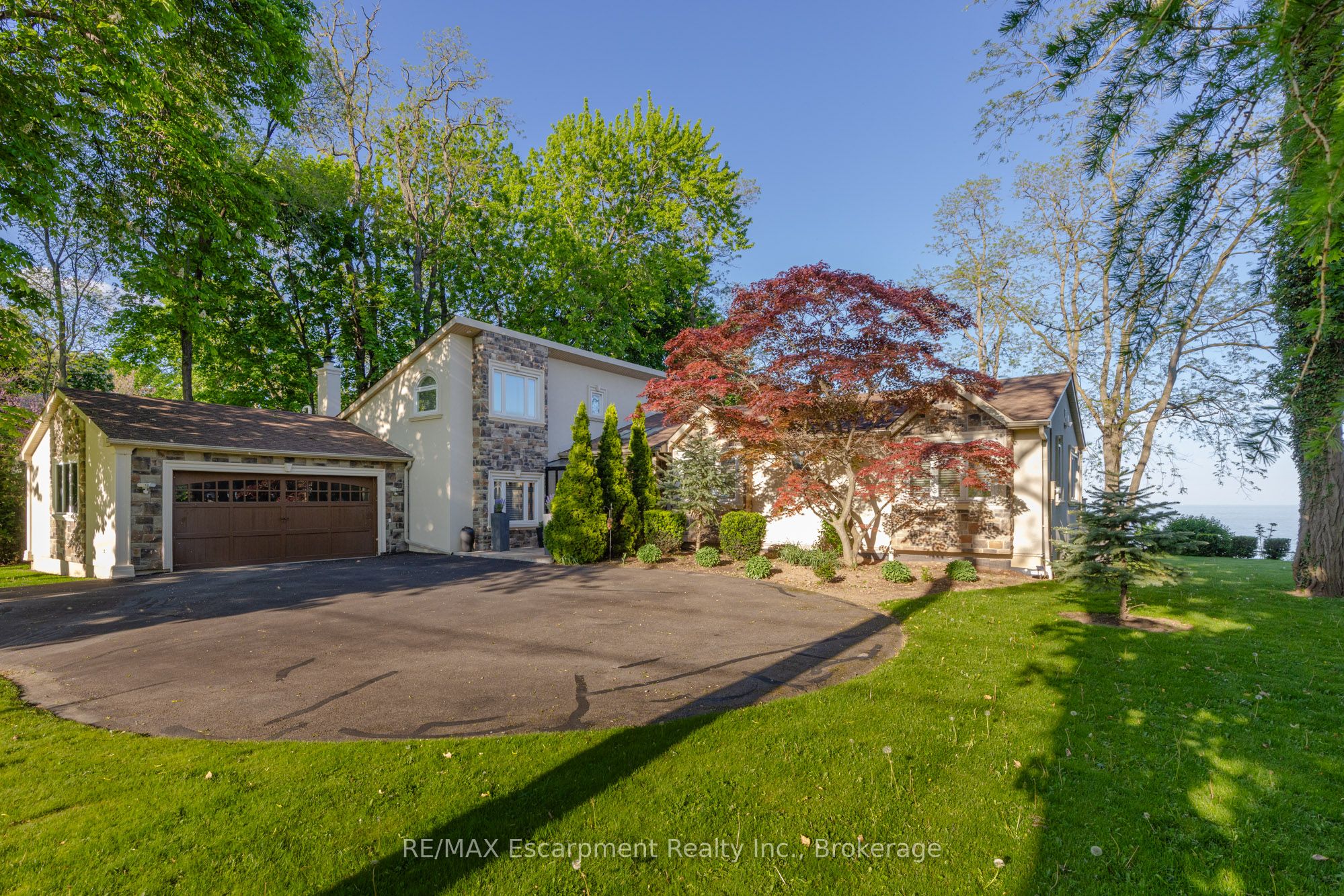 3346 Lakeshore Road W