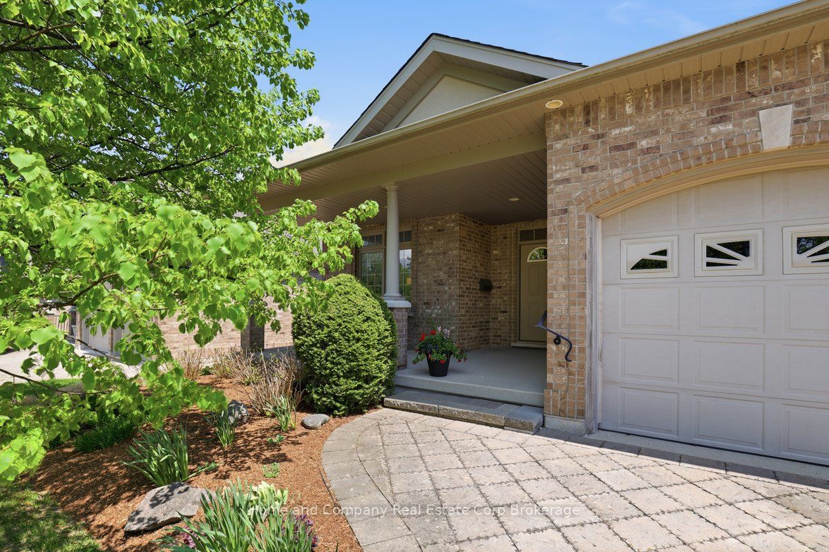 28 North Pointe Drive