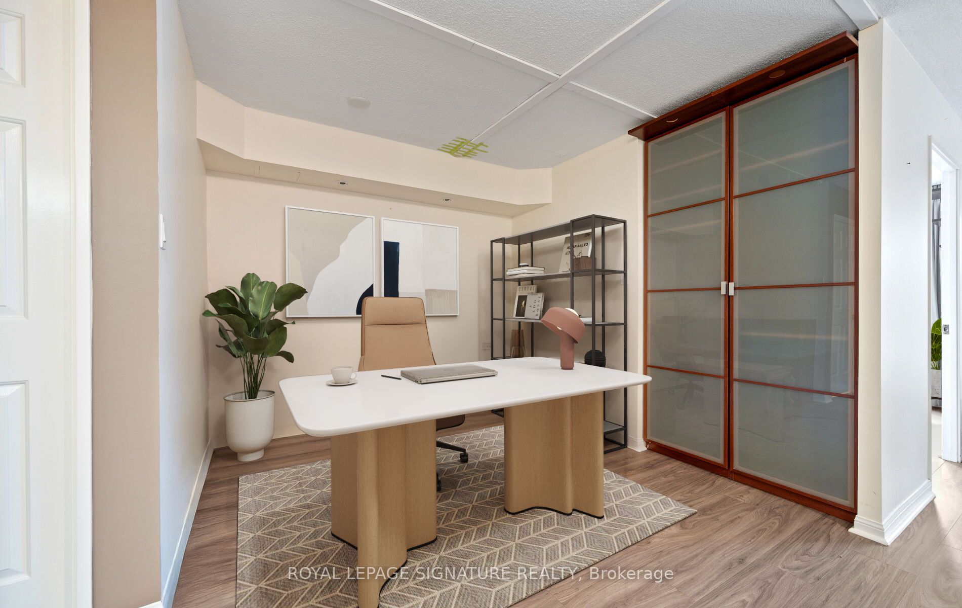 101 Subway Crescent 102