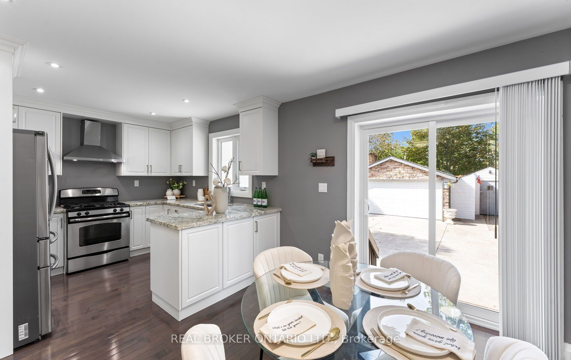 26 Roxaline Street