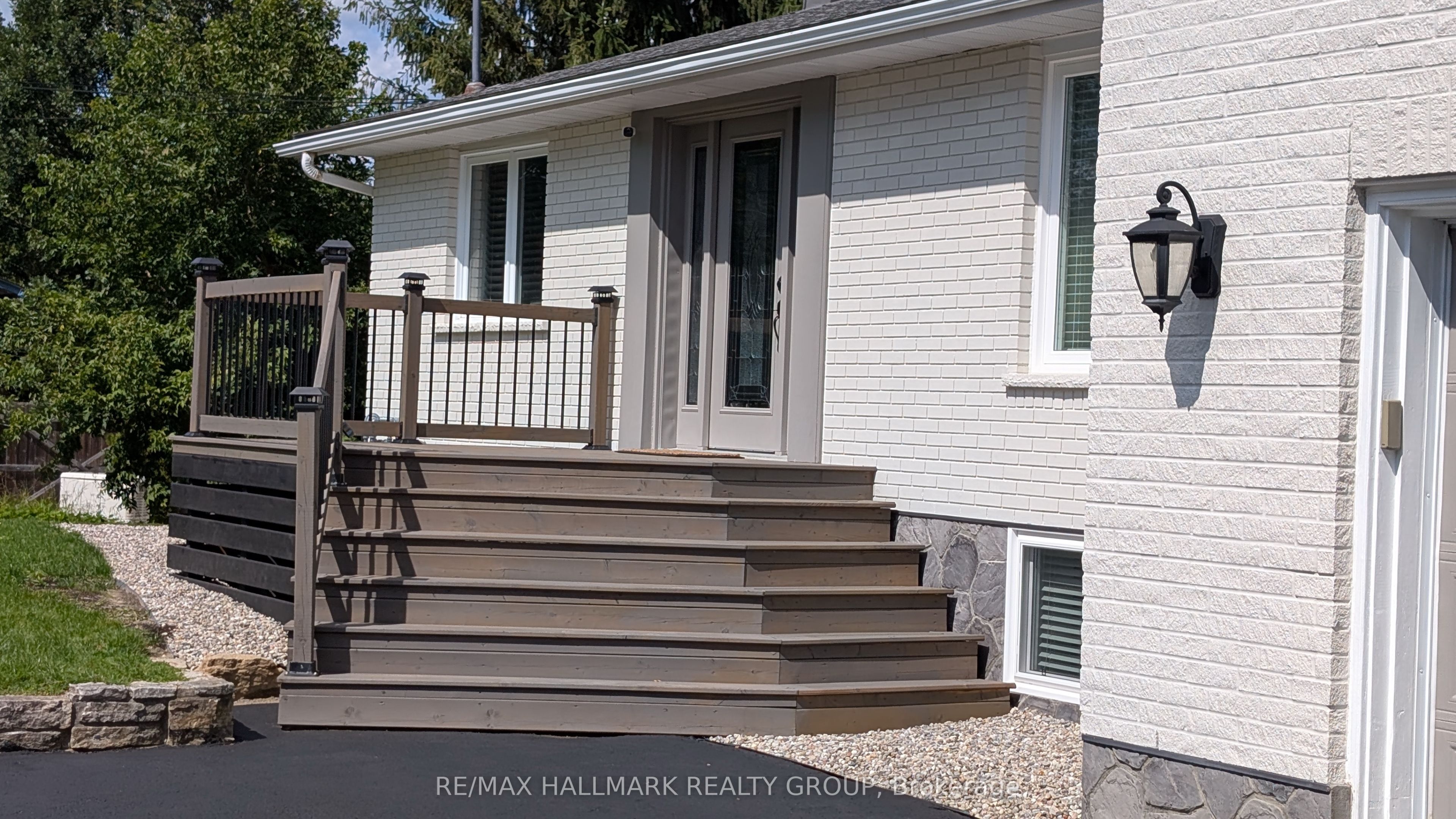 13 Bathurst Street