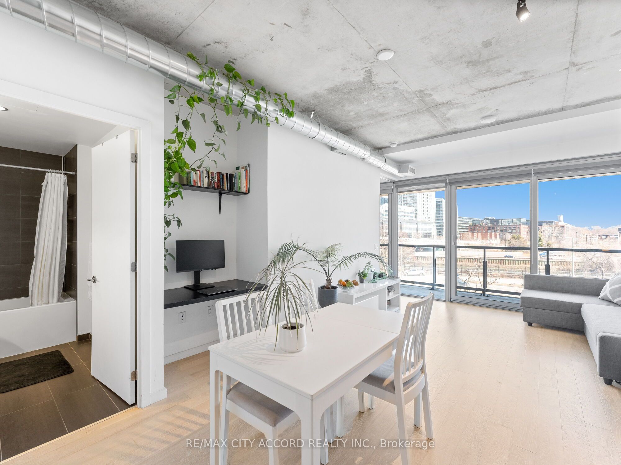 170 Bayview Avenue 305