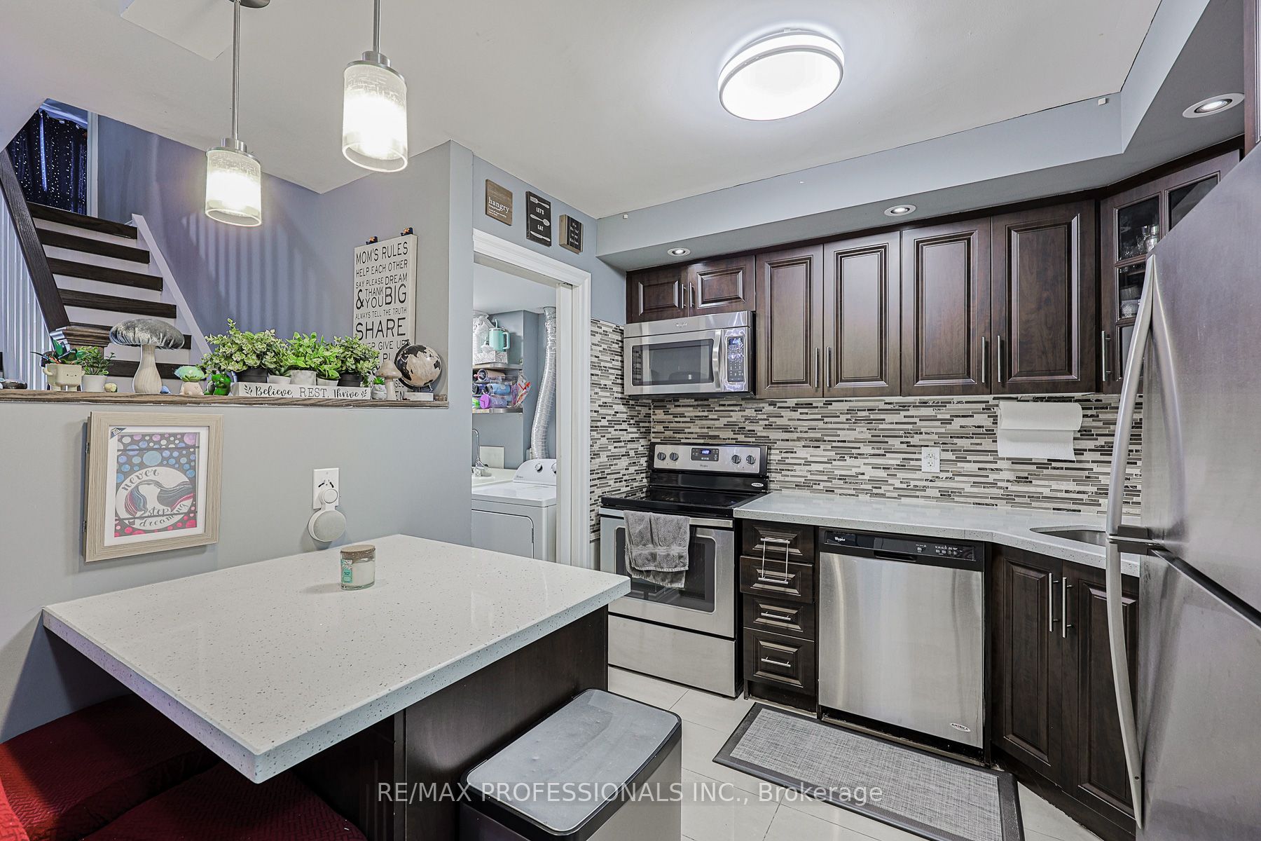 364 The East Mall Street 318