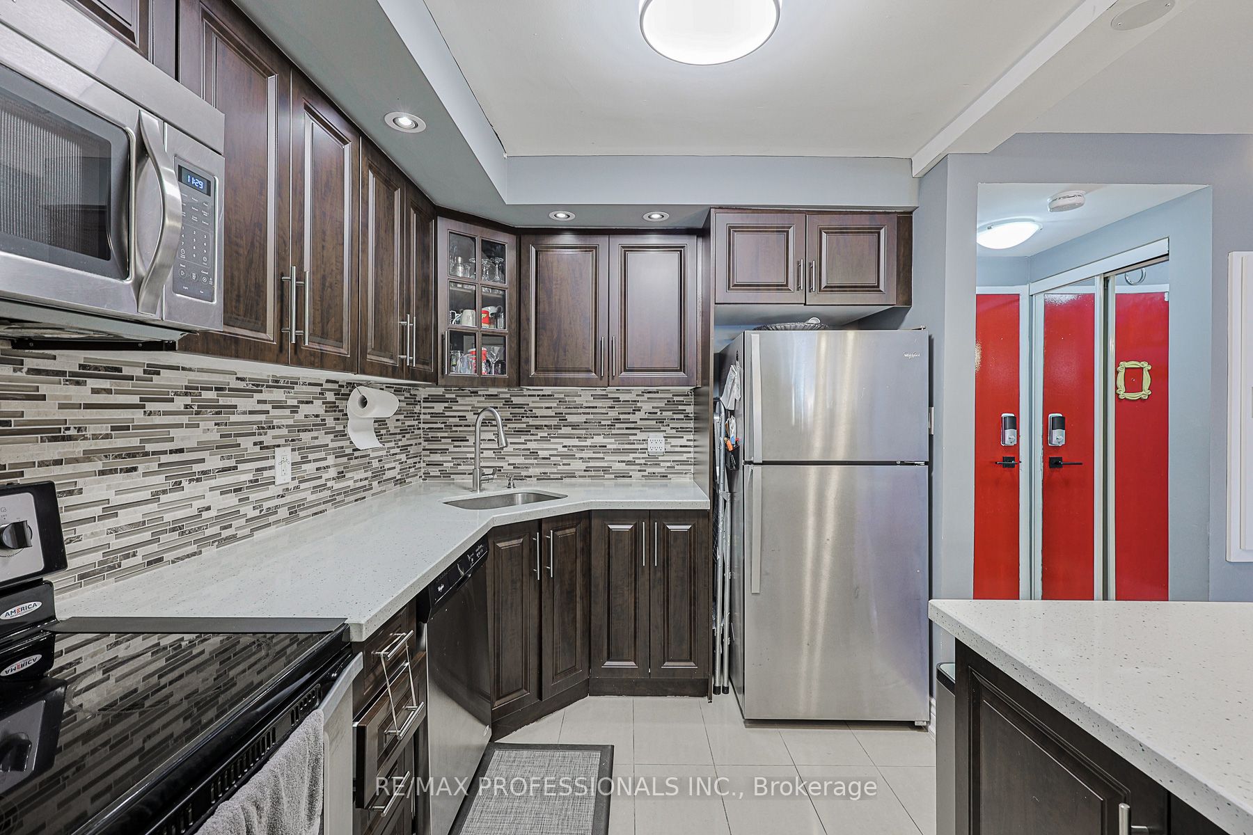 364 The East Mall Street 318