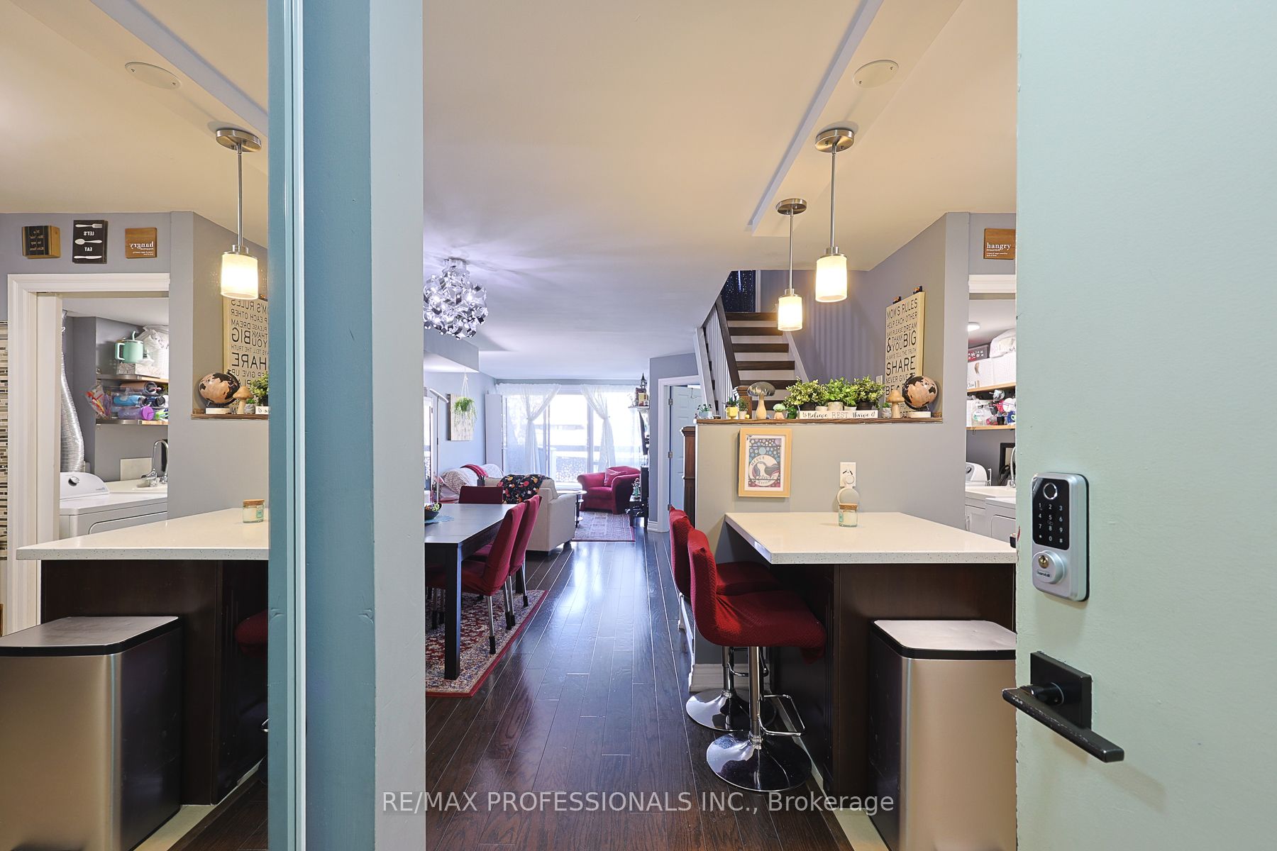 364 The East Mall Street 318