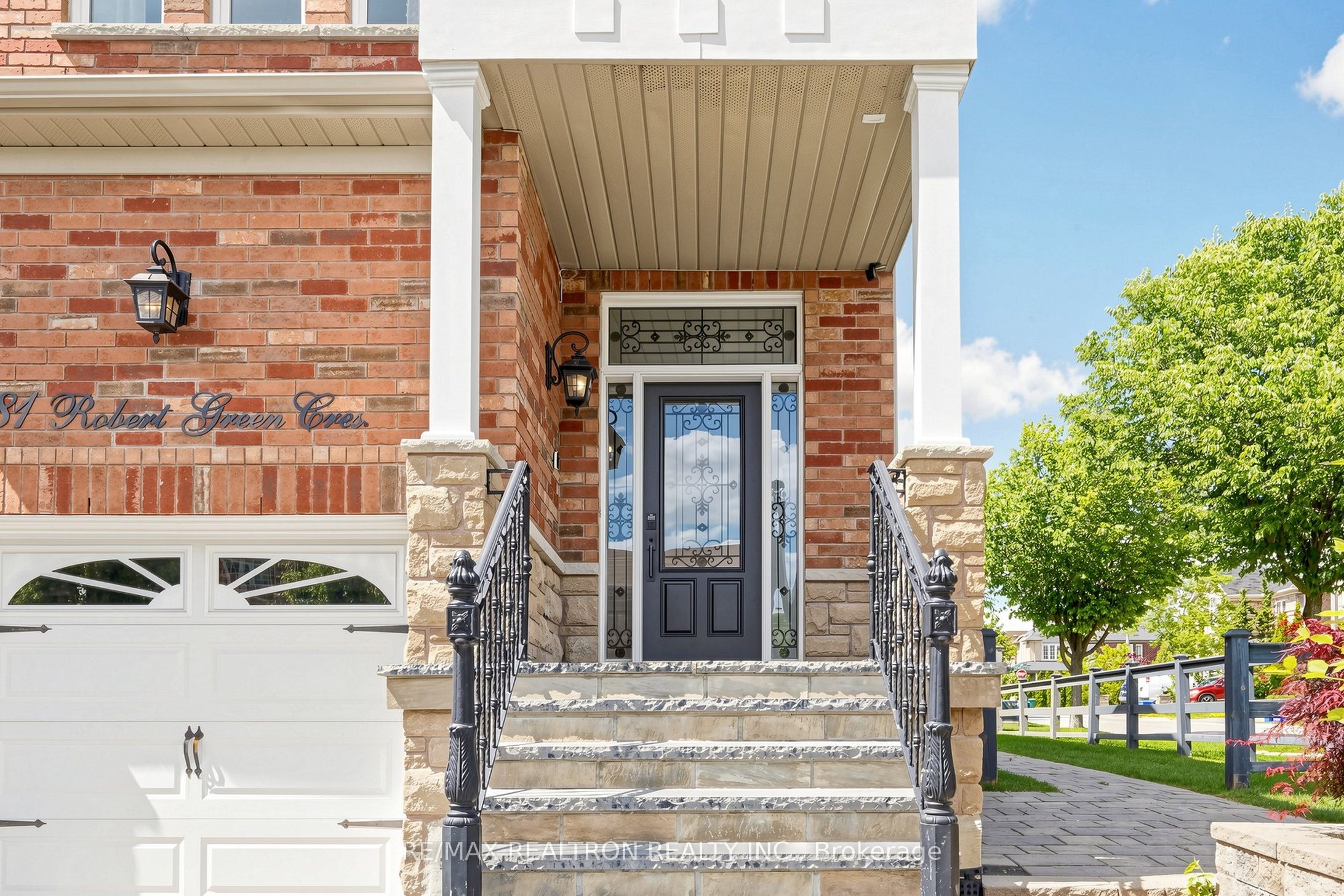81 Robert Green Crescent