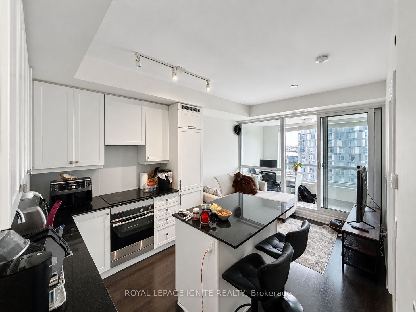 9085 Jane Street 1401