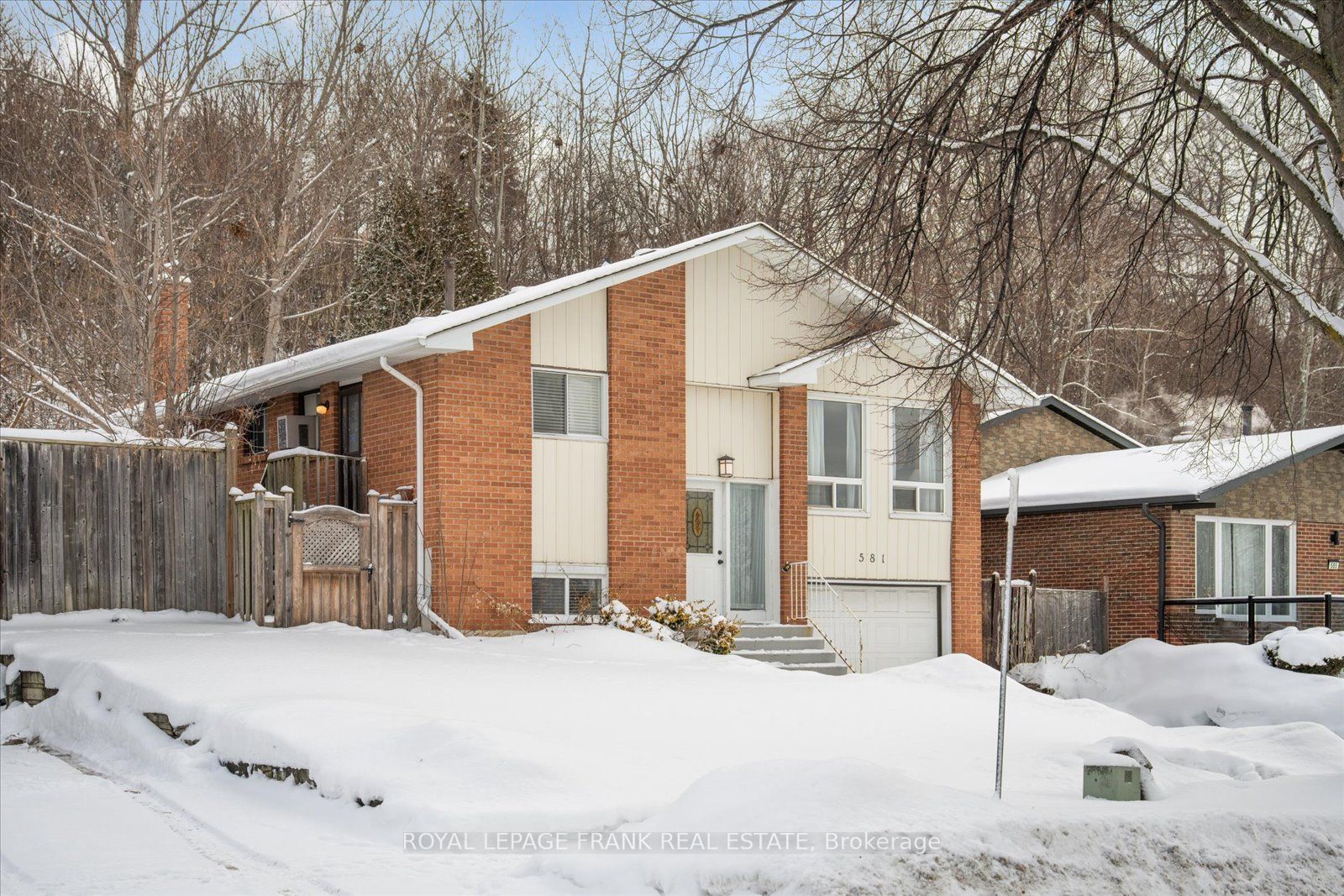 581 Grandview Street S