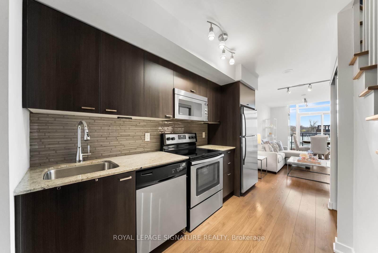 775 King Street W 425