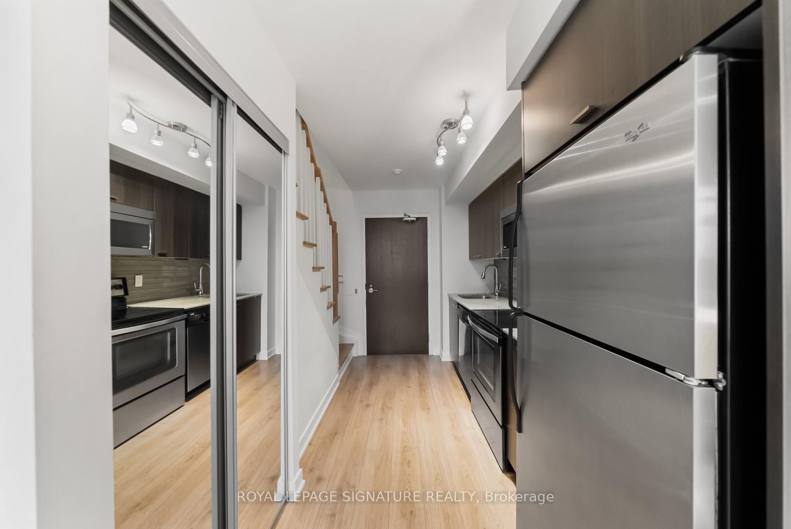 775 King Street W 425