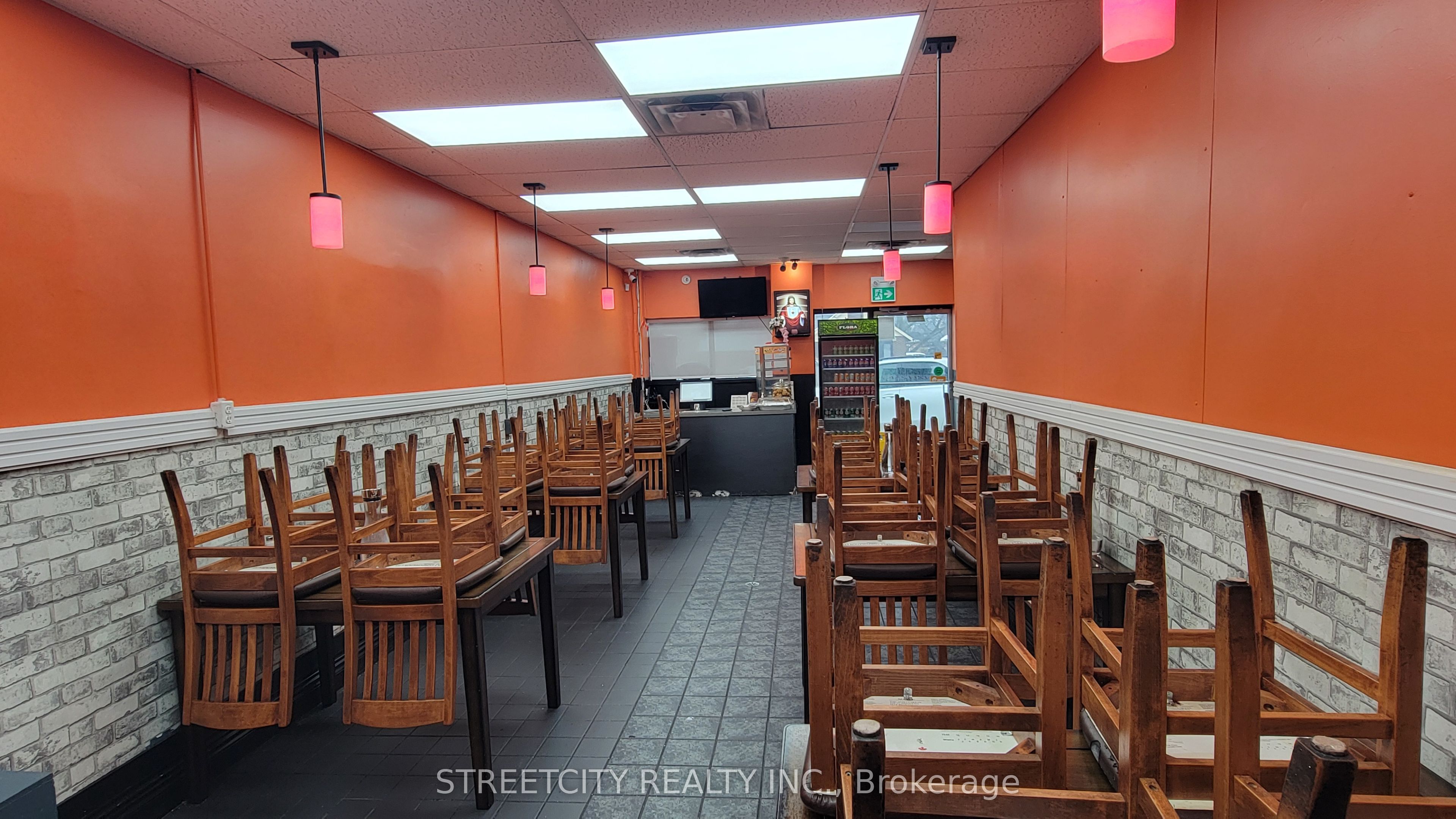 1016 Oxford Street E