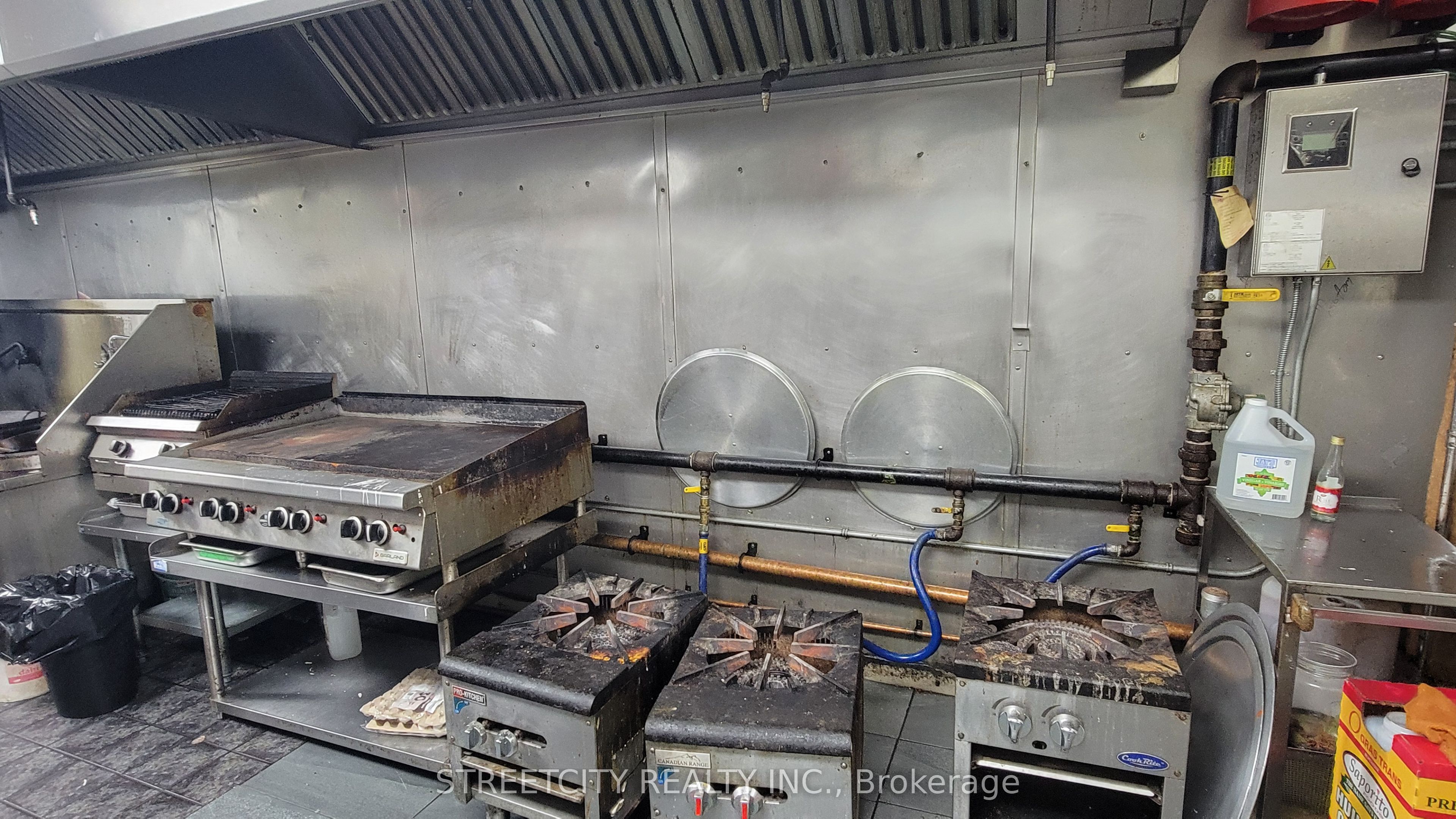 1016 Oxford Street E