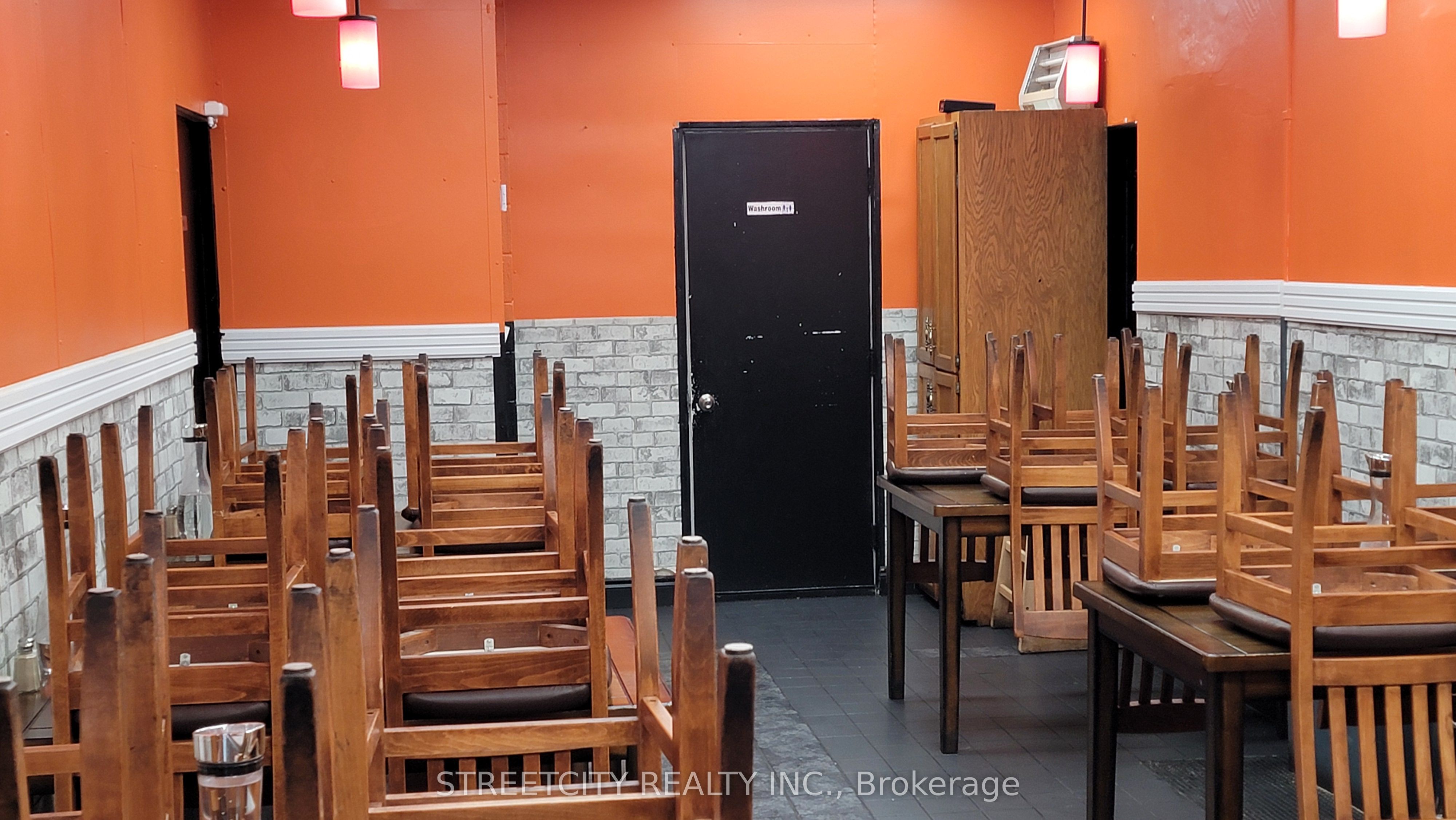 1016 Oxford Street E