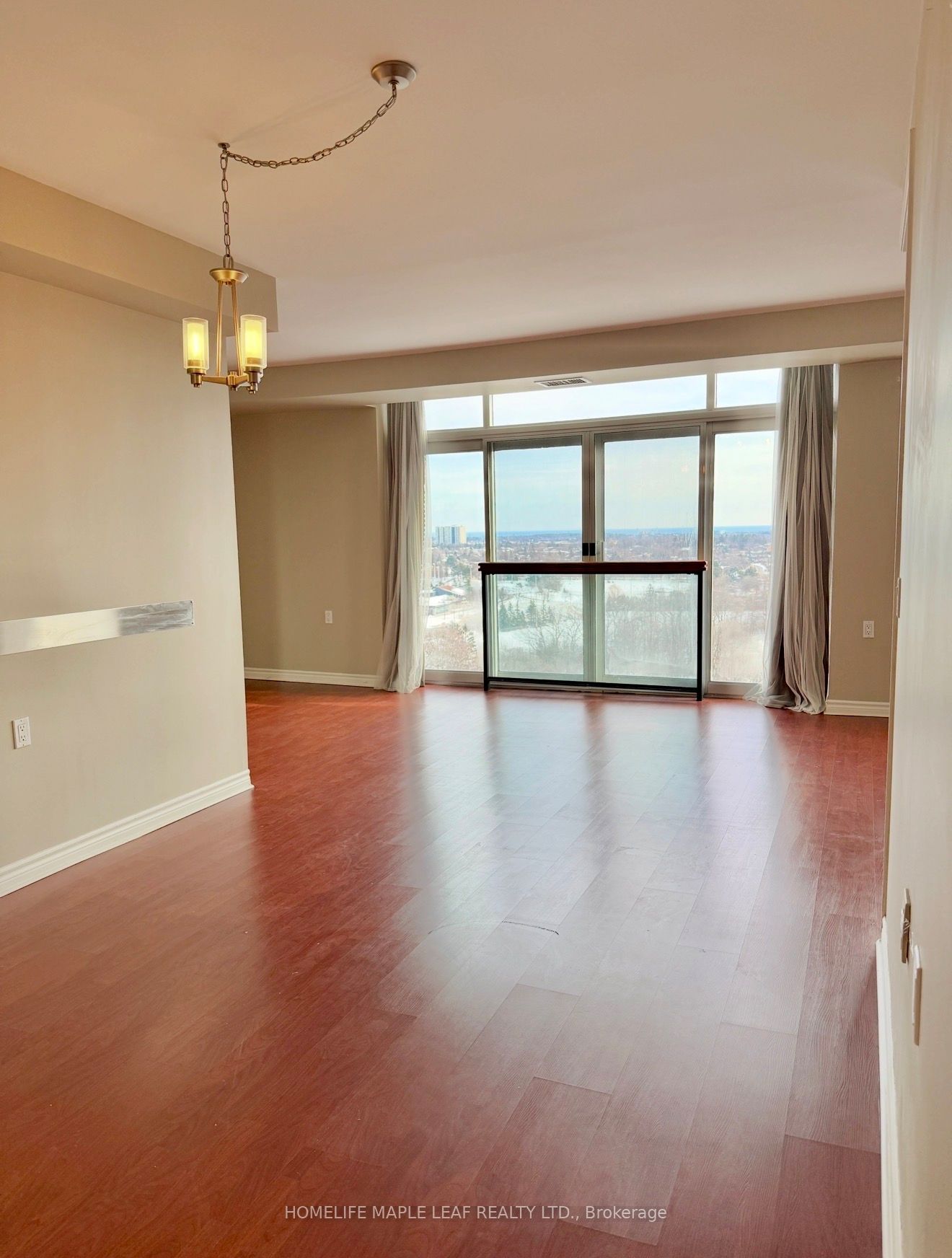 200 Burnhamthorpe Road E 1304