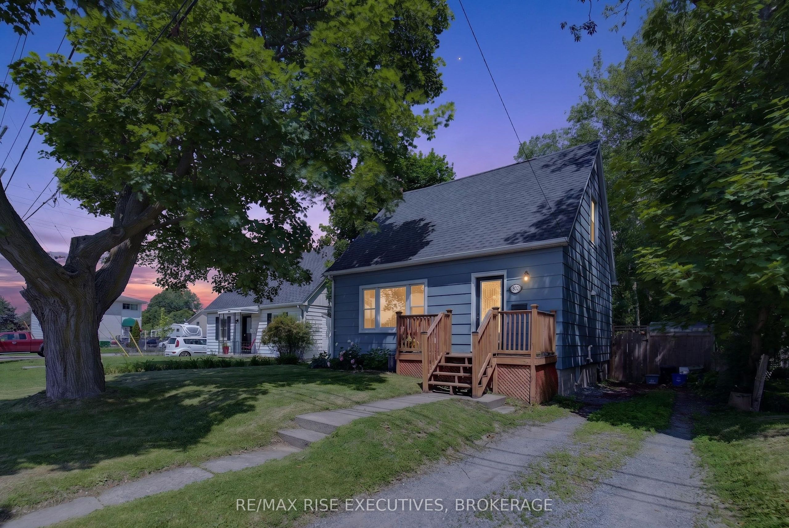 807 Brock Street
